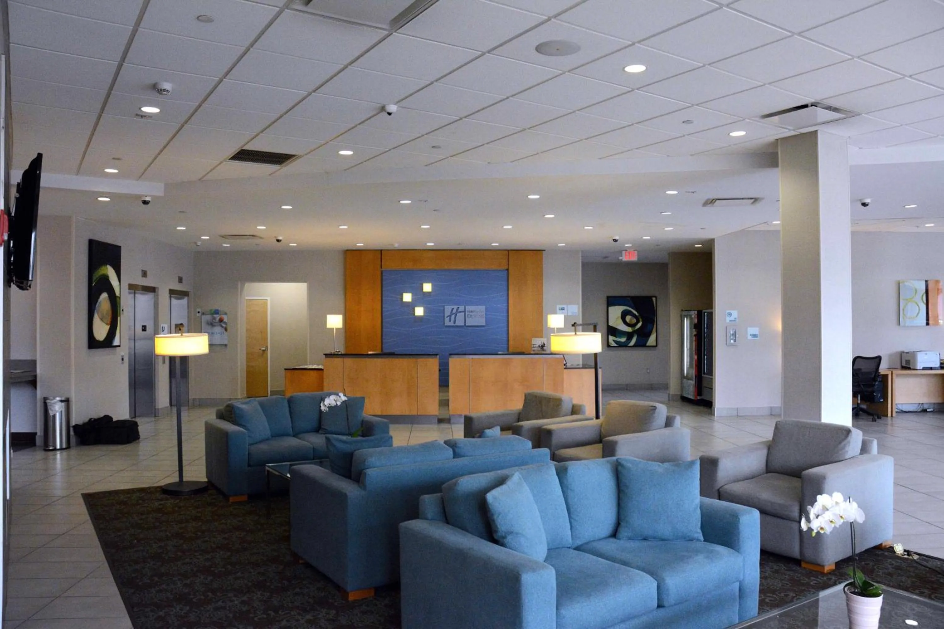 Lobby or reception, Lobby/Reception in Holiday Inn Express Stamford, an IHG Hotel