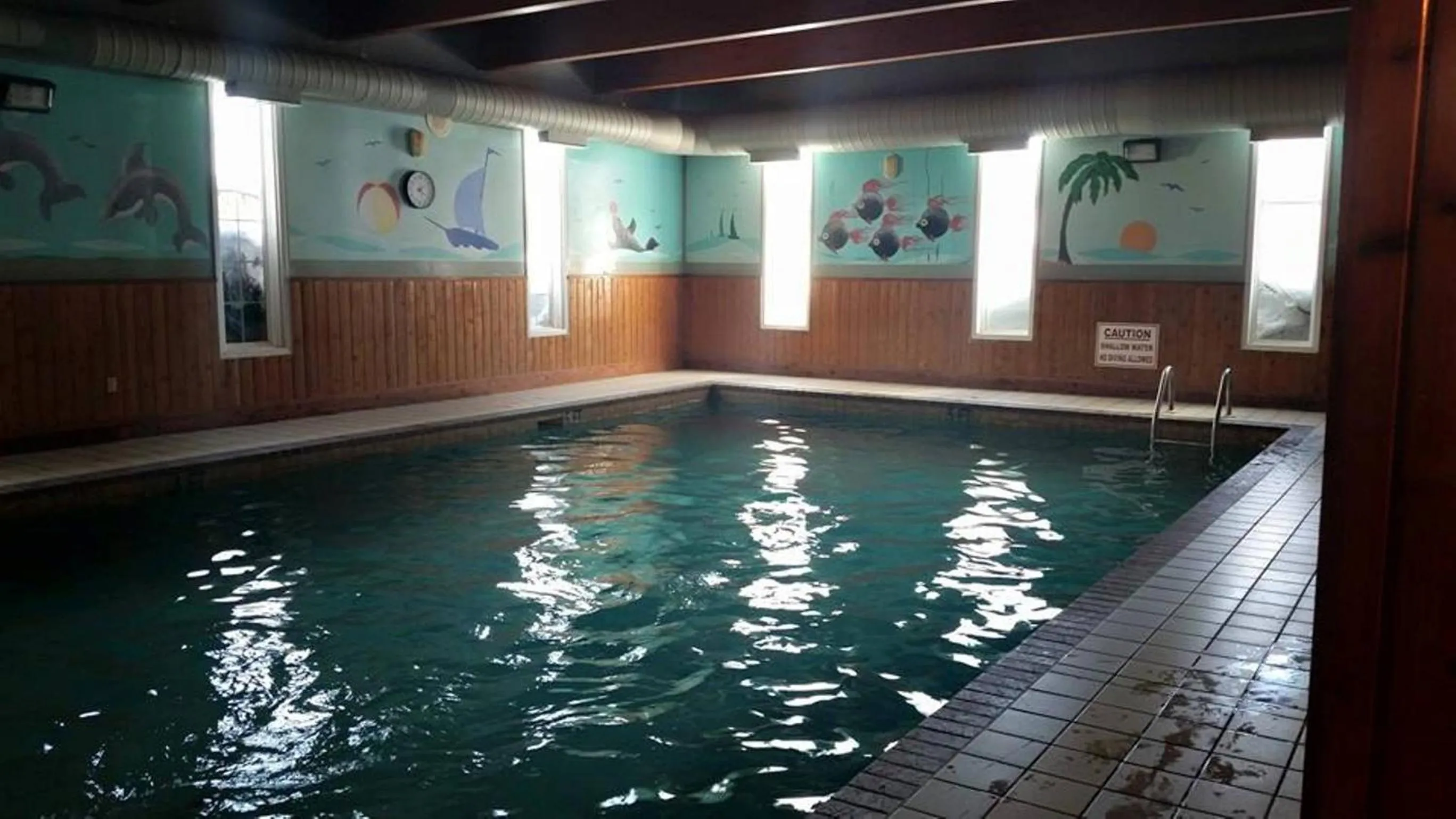 Swimming pool in Claymore Inn and Suites