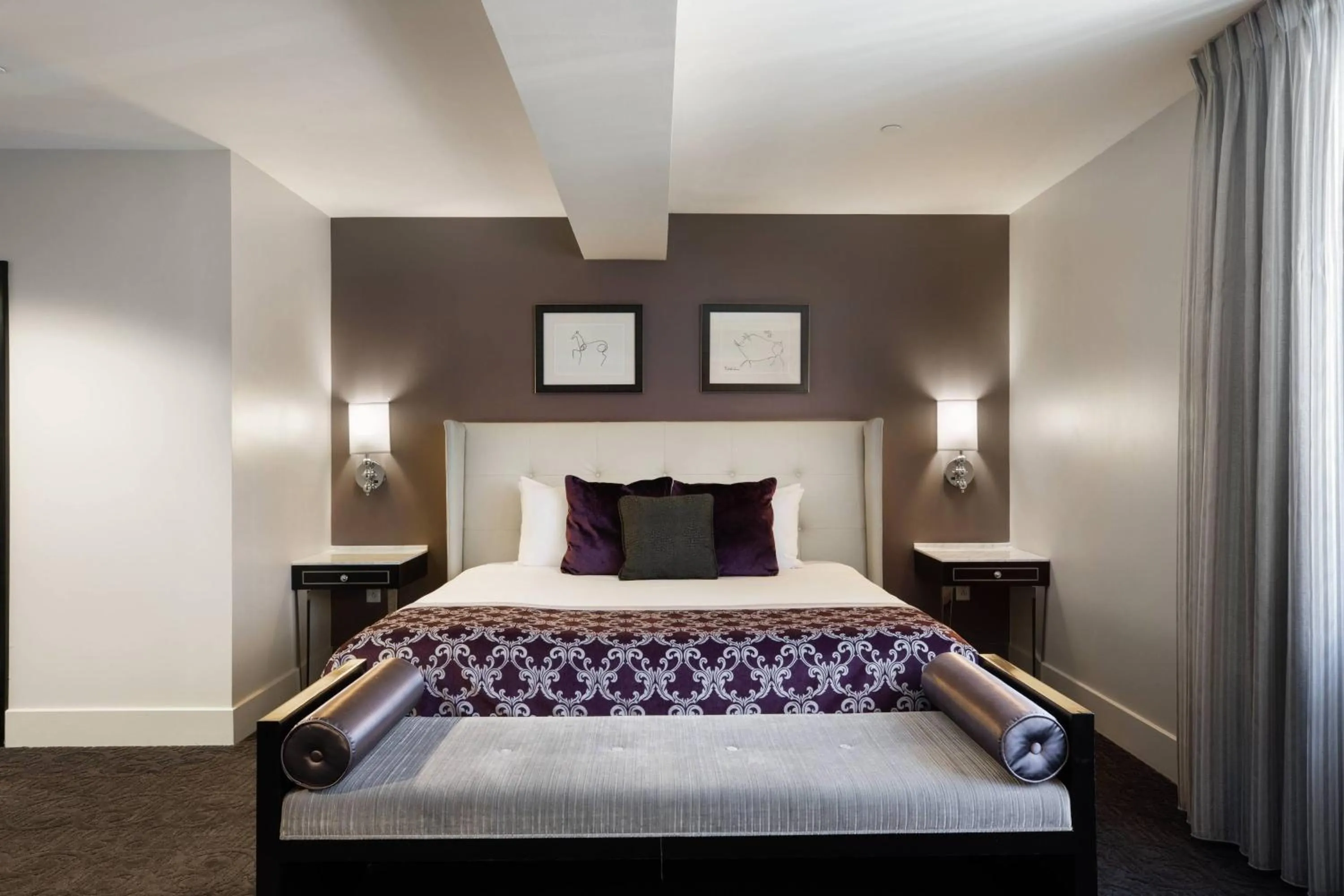 Photo of the whole room, Bed in Ambassador Hotel Kansas City, Autograph Collection