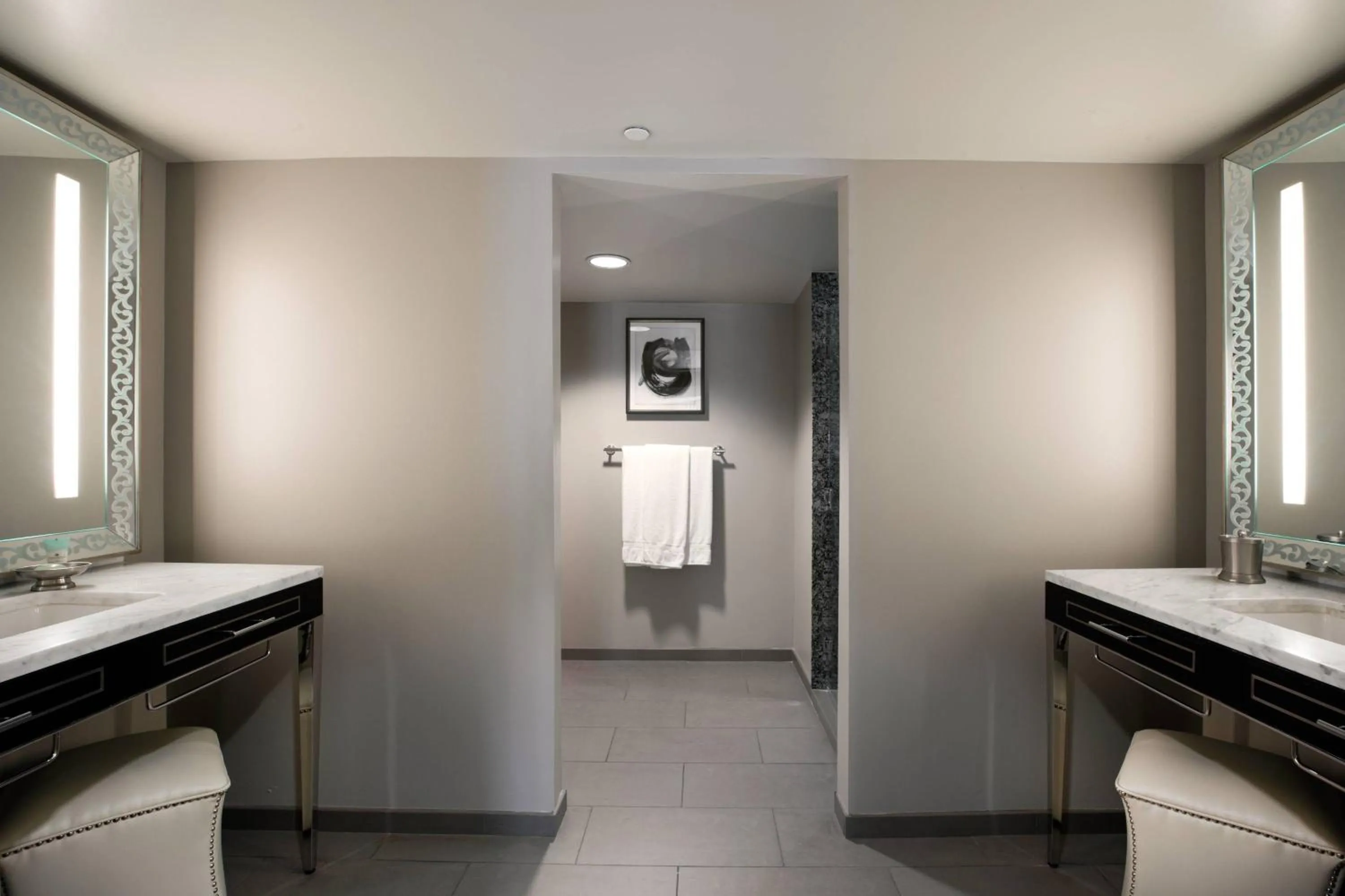 Photo of the whole room in Ambassador Hotel Kansas City, Autograph Collection