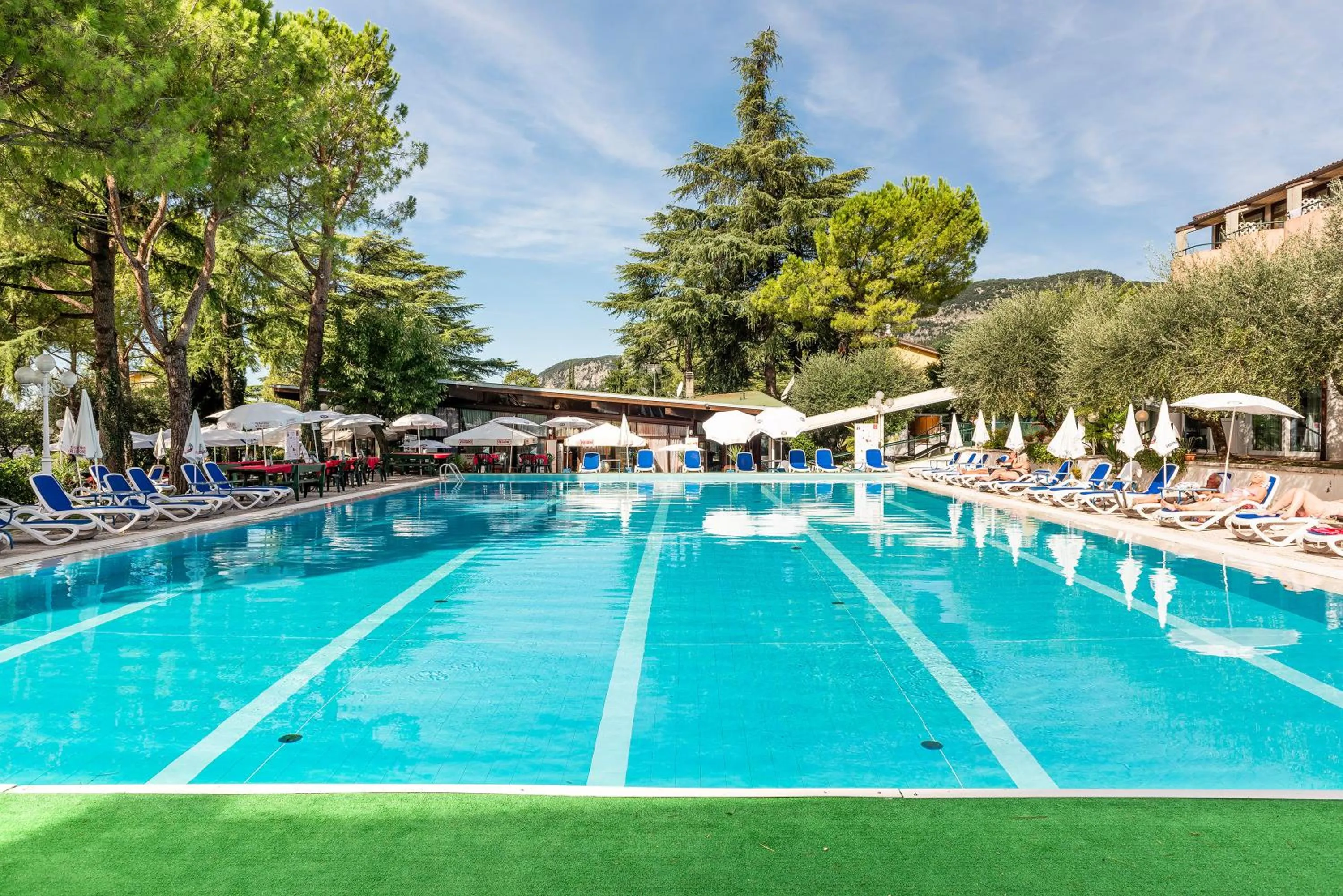 Swimming pool in Hotel Royal