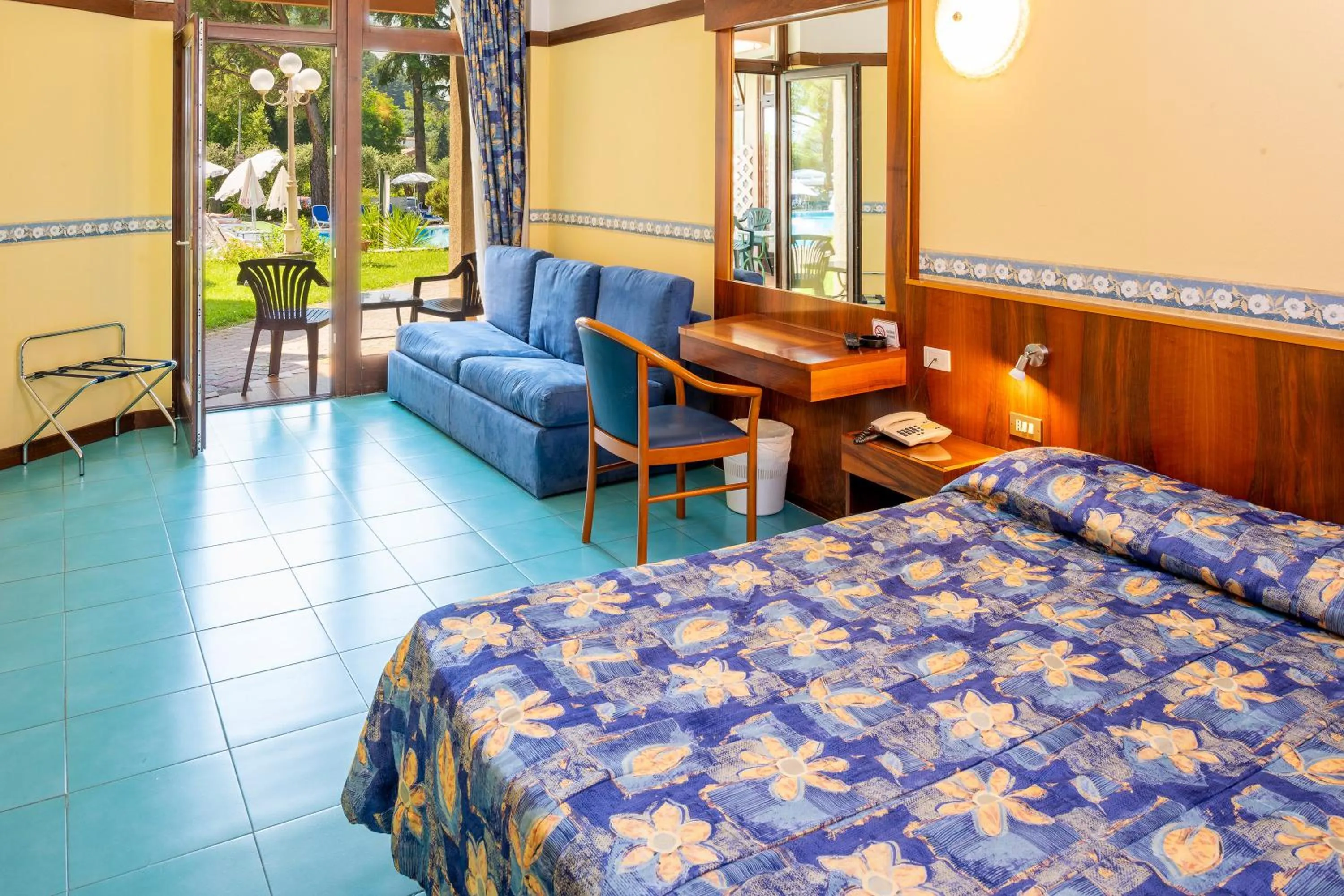 Photo of the whole room in Hotel Royal