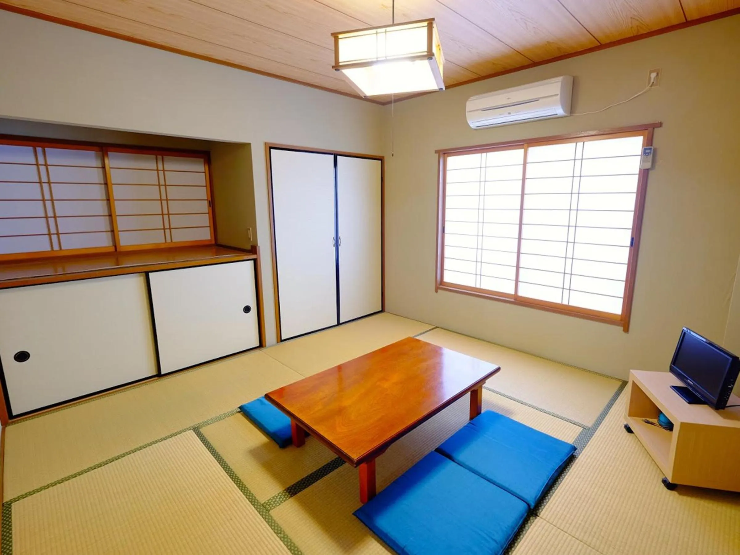 Photo of the whole room in Kokumin Shukusha Sun Marina