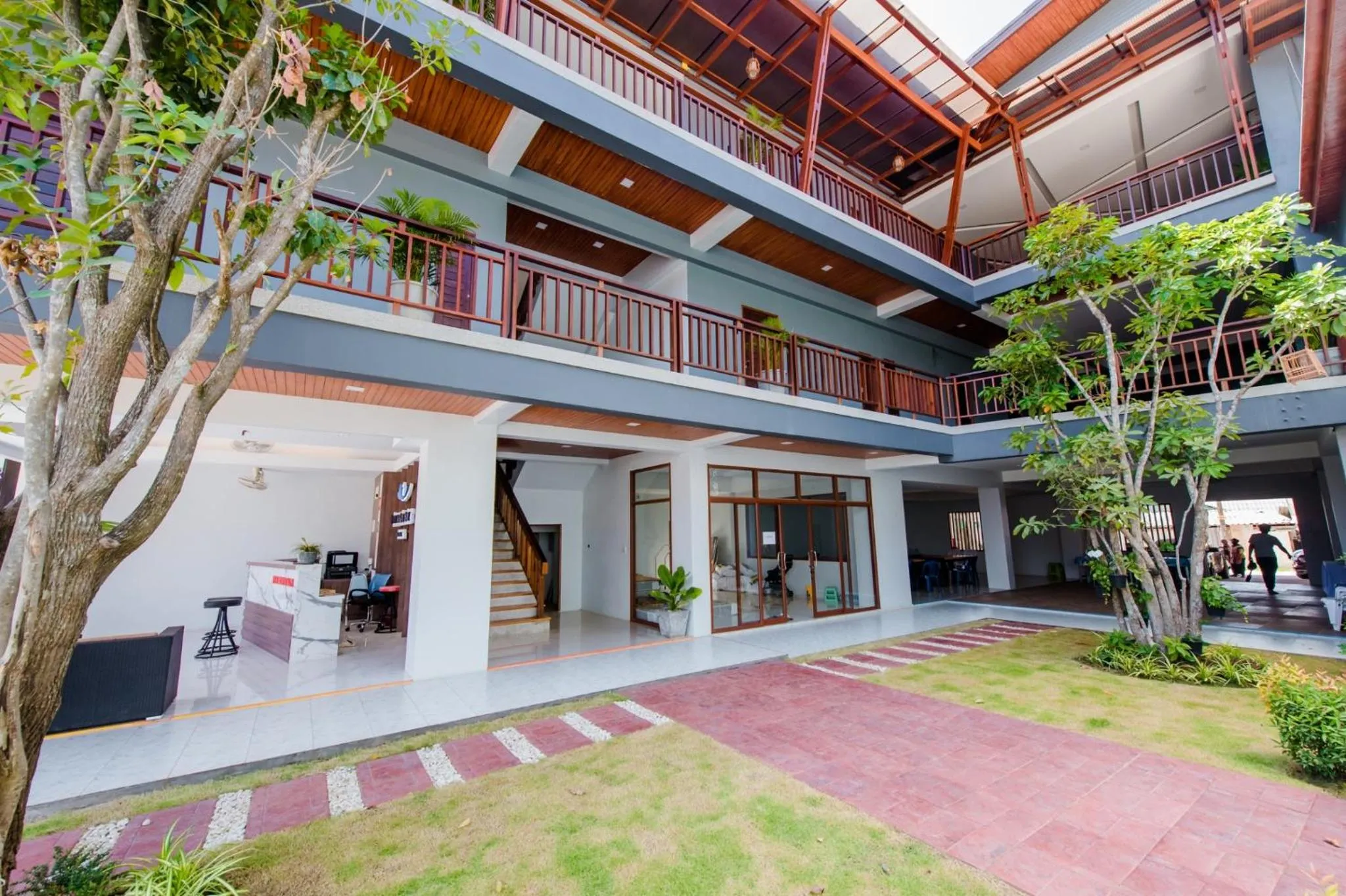 Property building in Lanta Ray Bay Hotel