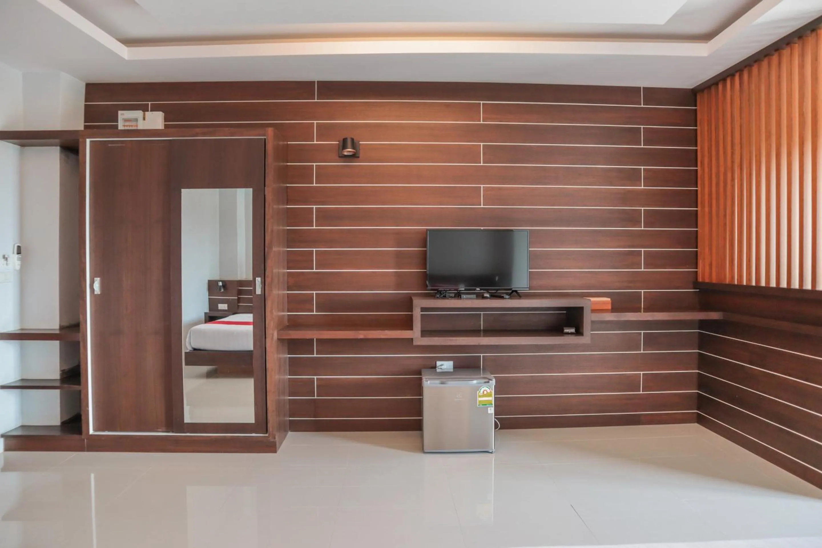 Bedroom in Lanta Ray Bay Hotel