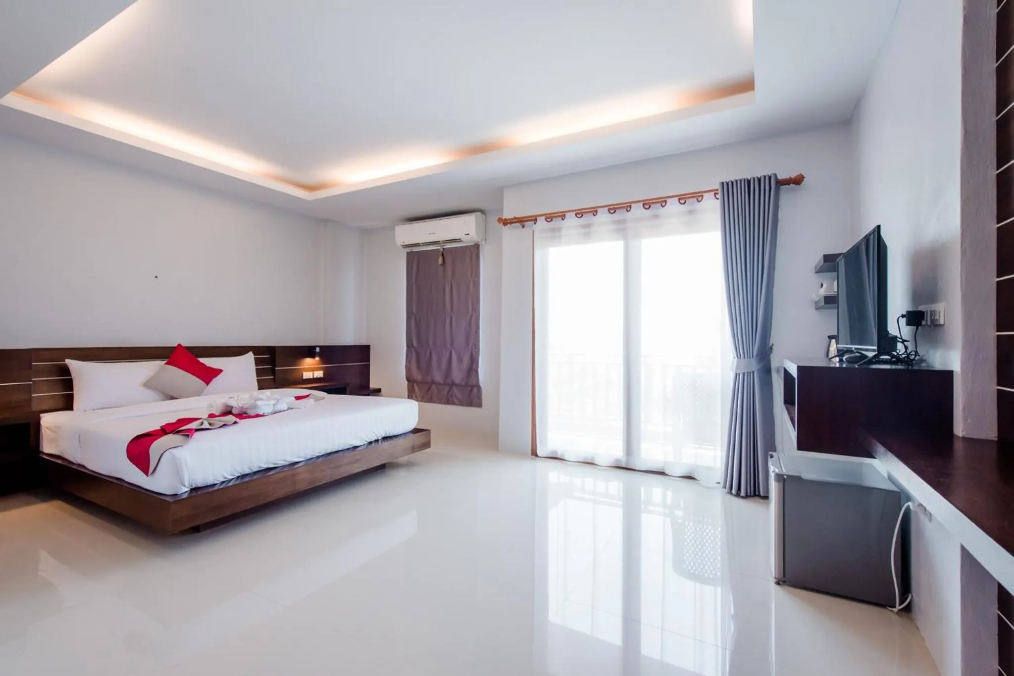 Bed in Lanta Ray Bay Hotel