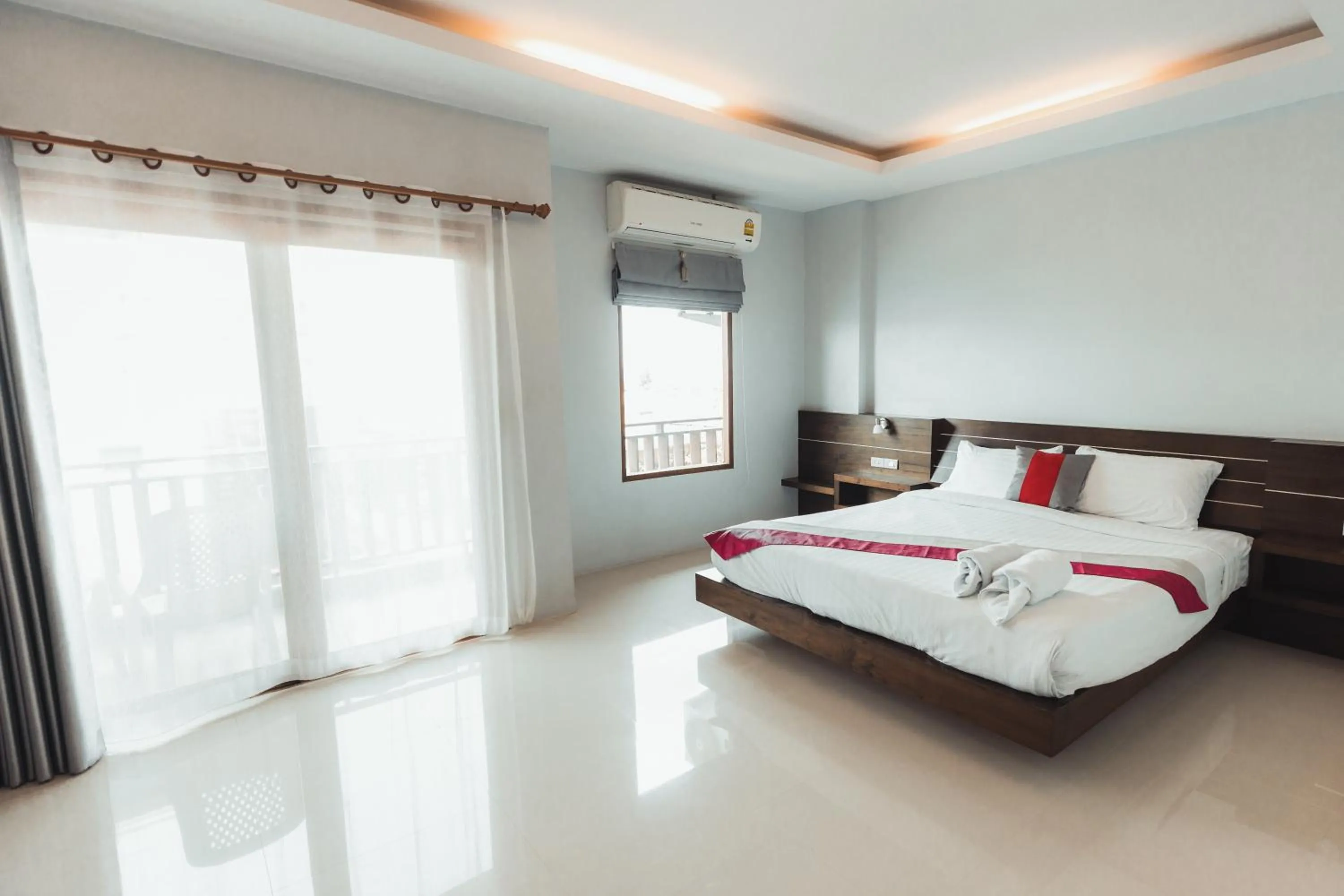 Bed in Lanta Ray Bay Hotel