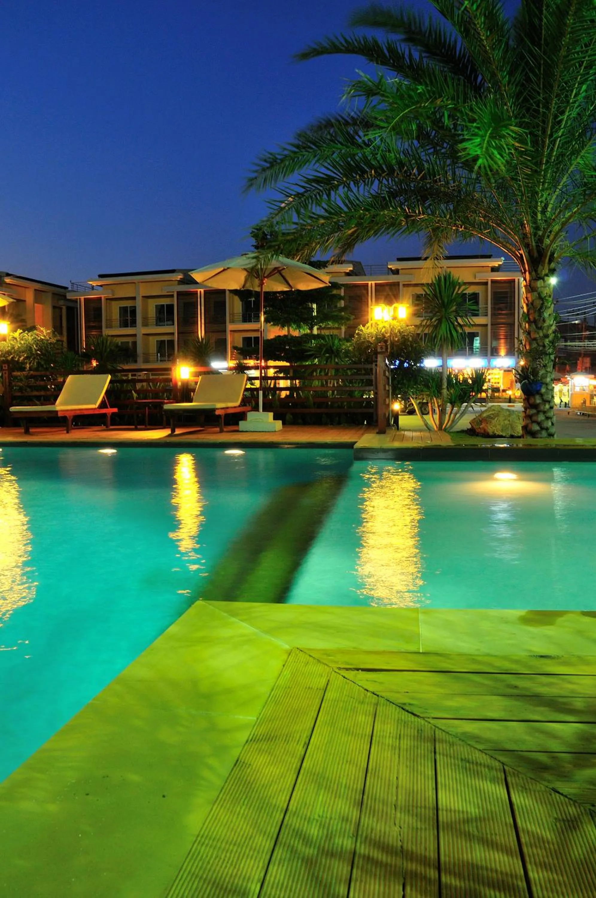 Night in Boonjumnong Modern Apartment