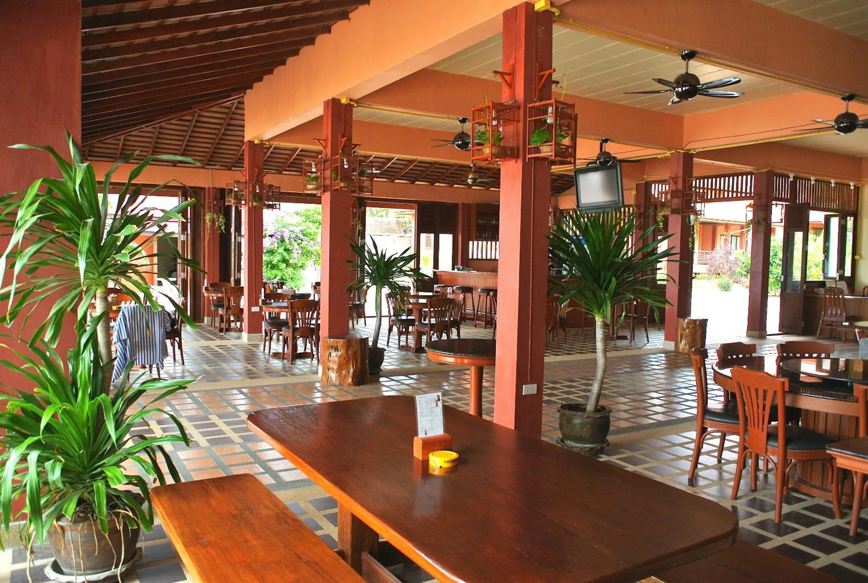 Restaurant/places to eat in PS Thana Resort