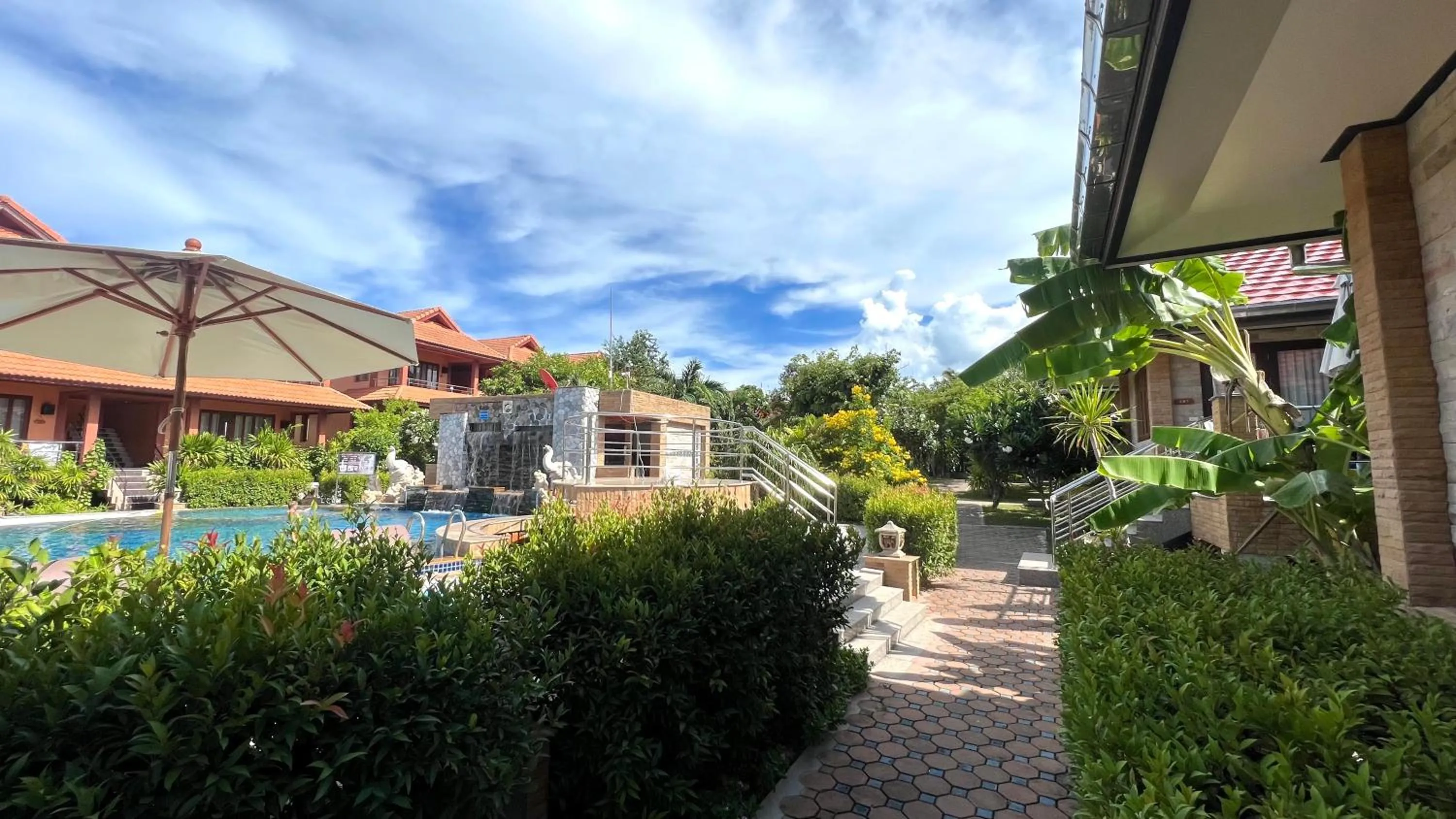 Swimming pool in PS Thana Resort