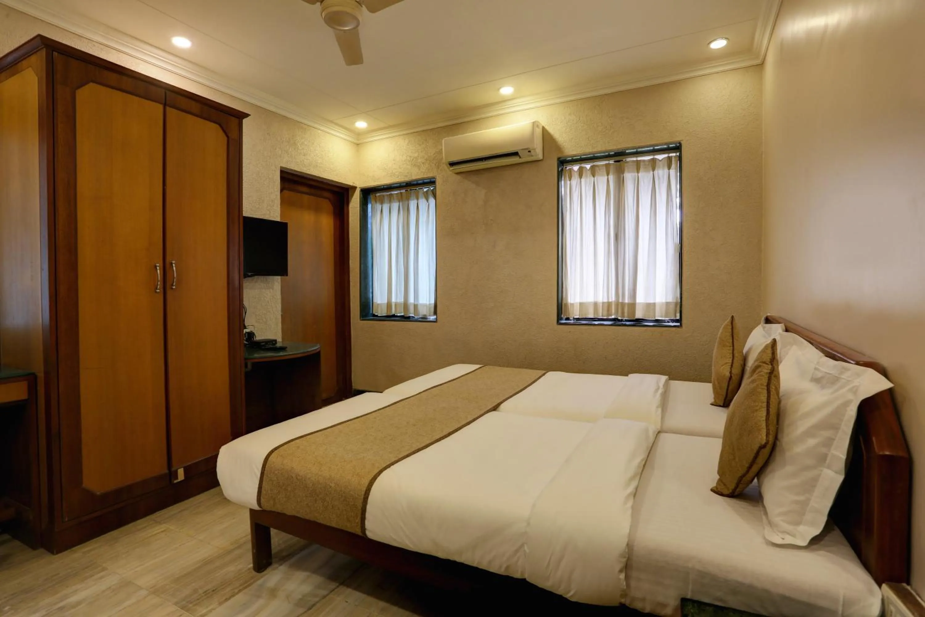 Bedroom, Bed in Accord Hotel