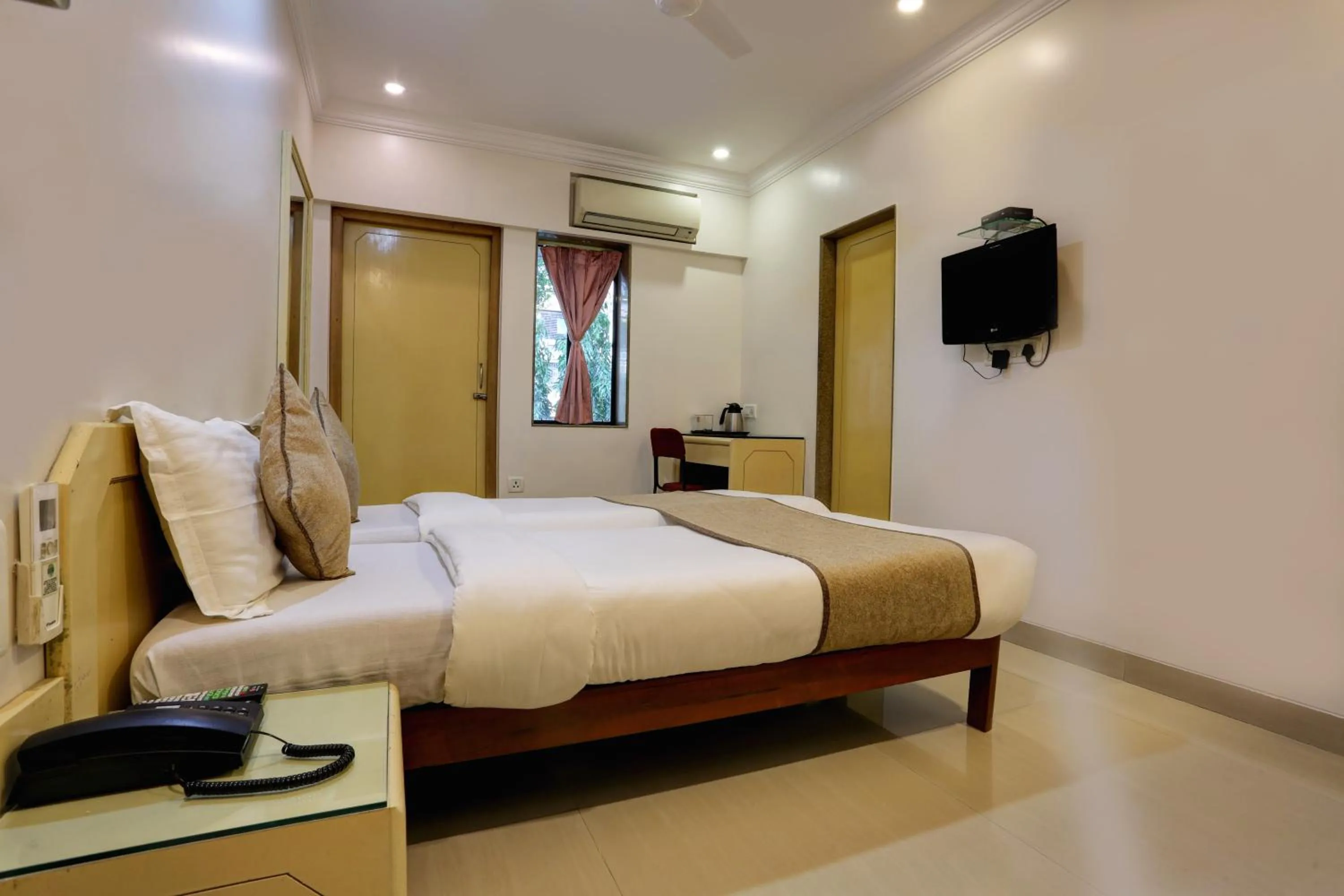 Bedroom, Bed in Accord Hotel