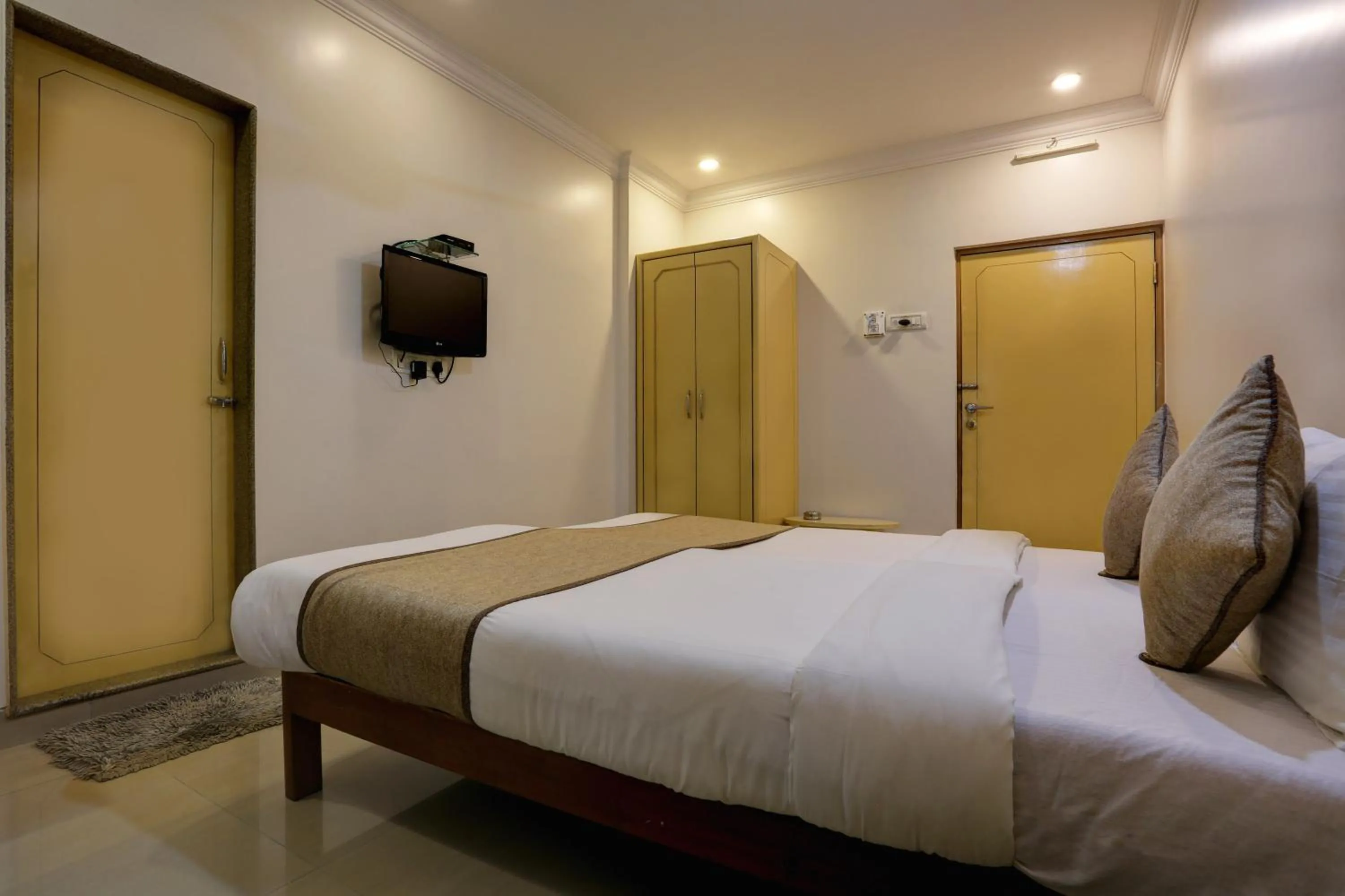 Bedroom, Bed in Accord Hotel