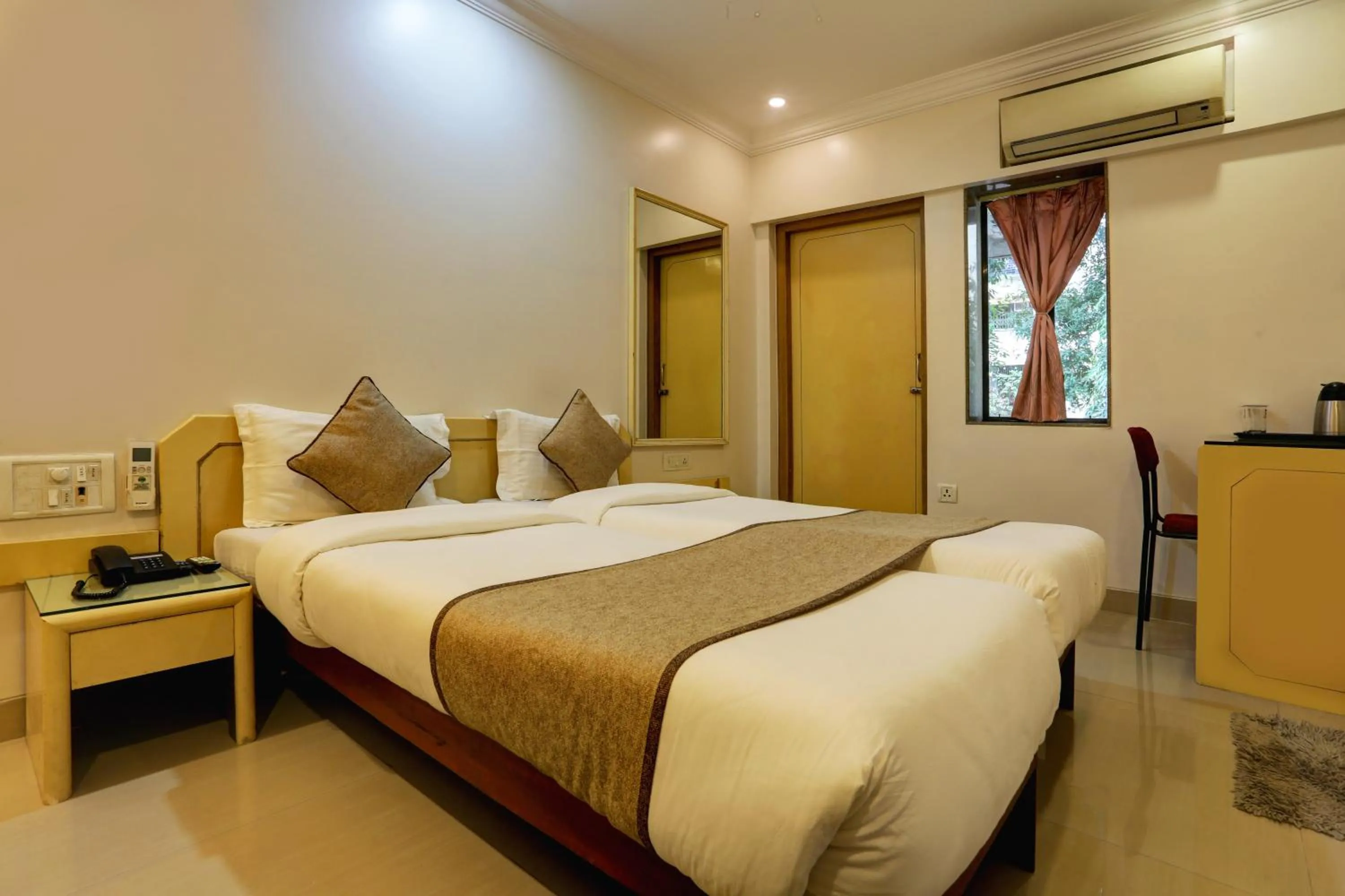 Bedroom, Bed in Accord Hotel