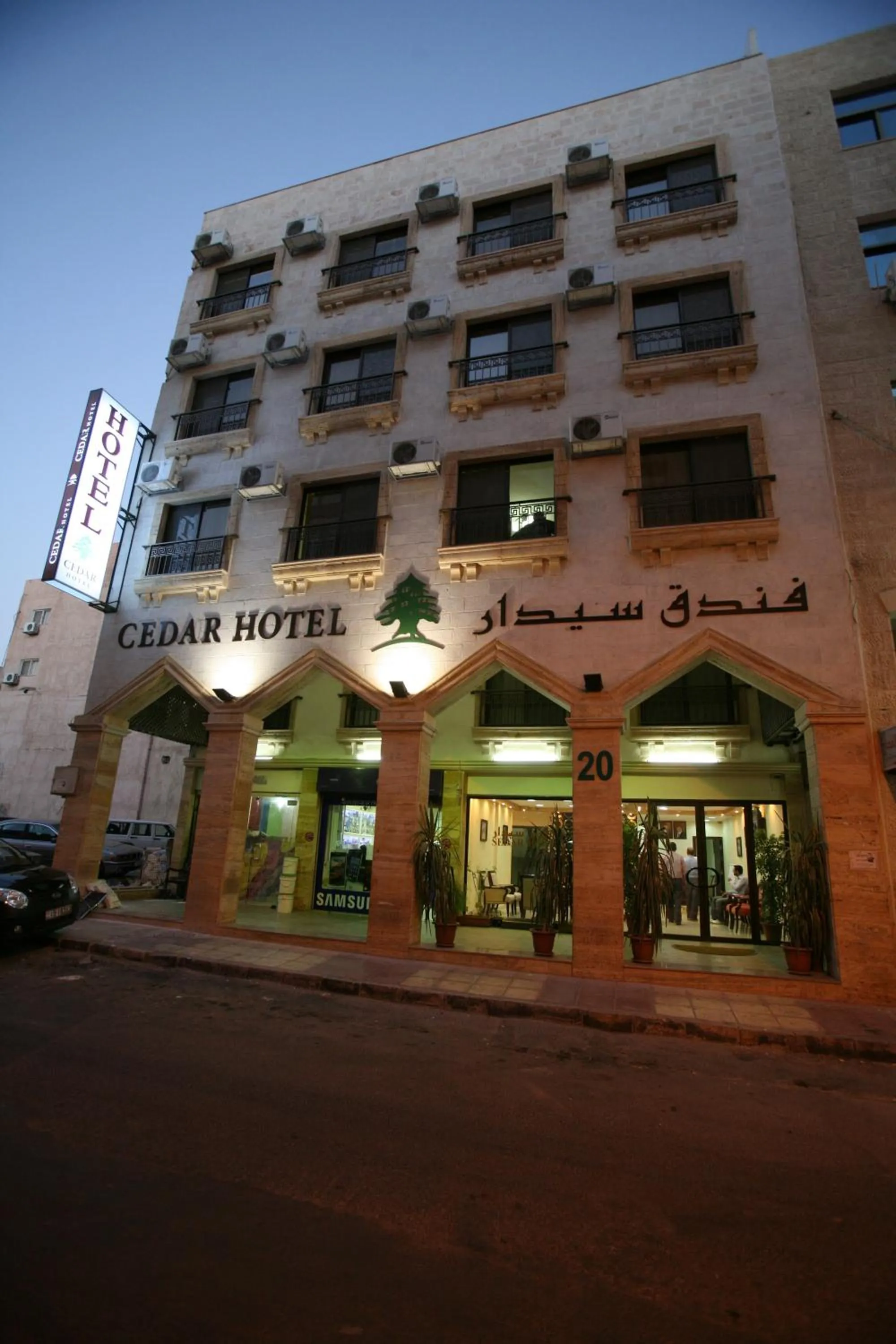 Facade/entrance in Cedar Hotel
