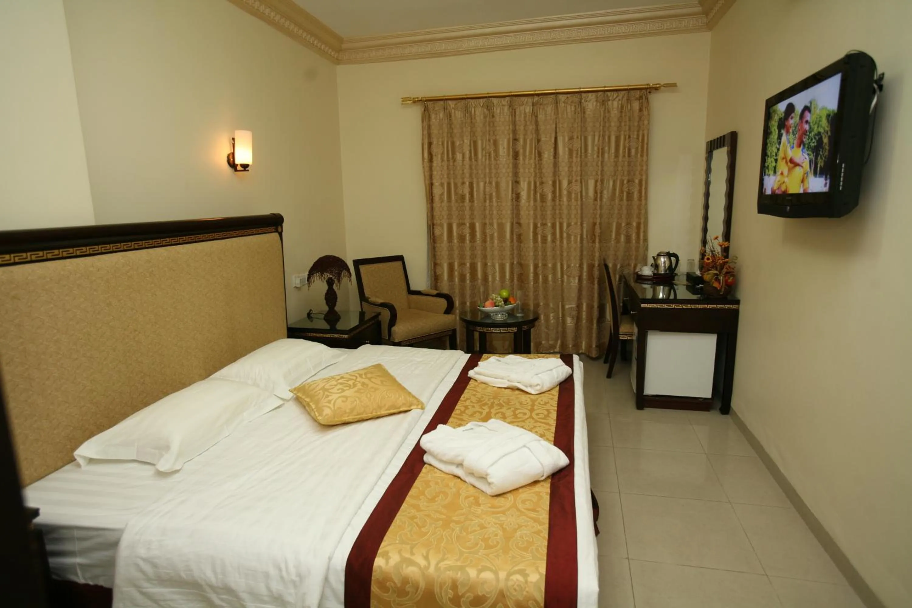 Photo of the whole room, Bed in Cedar Hotel