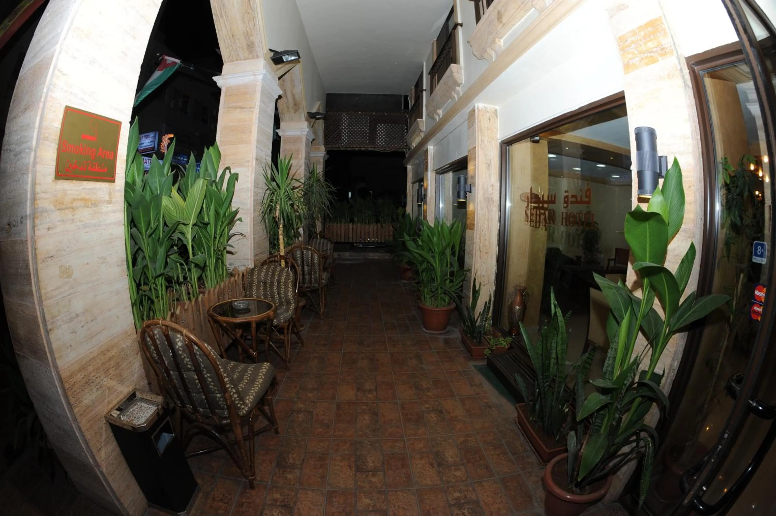 Restaurant/places to eat in Cedar Hotel