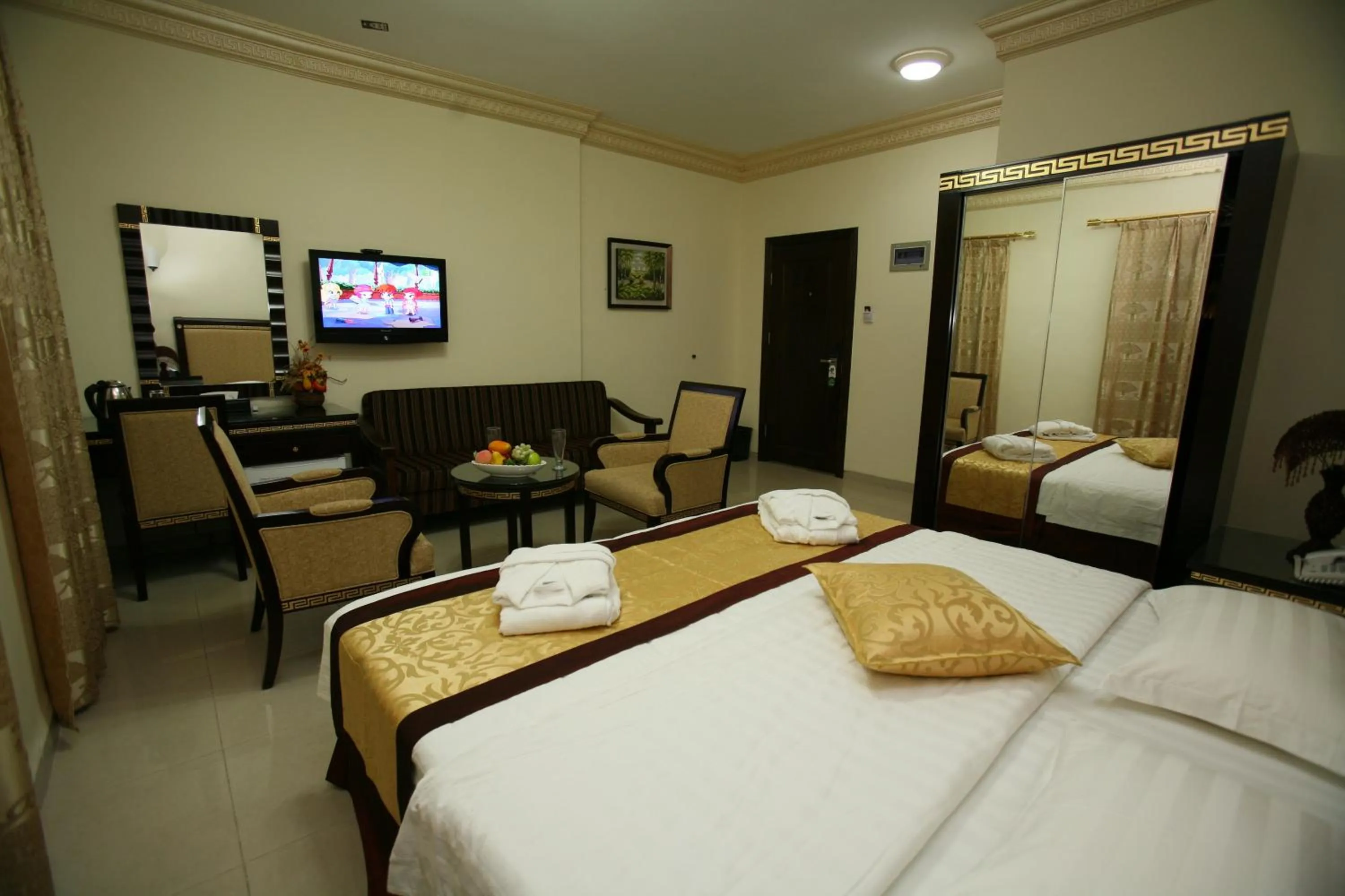 Photo of the whole room, Bed in Cedar Hotel