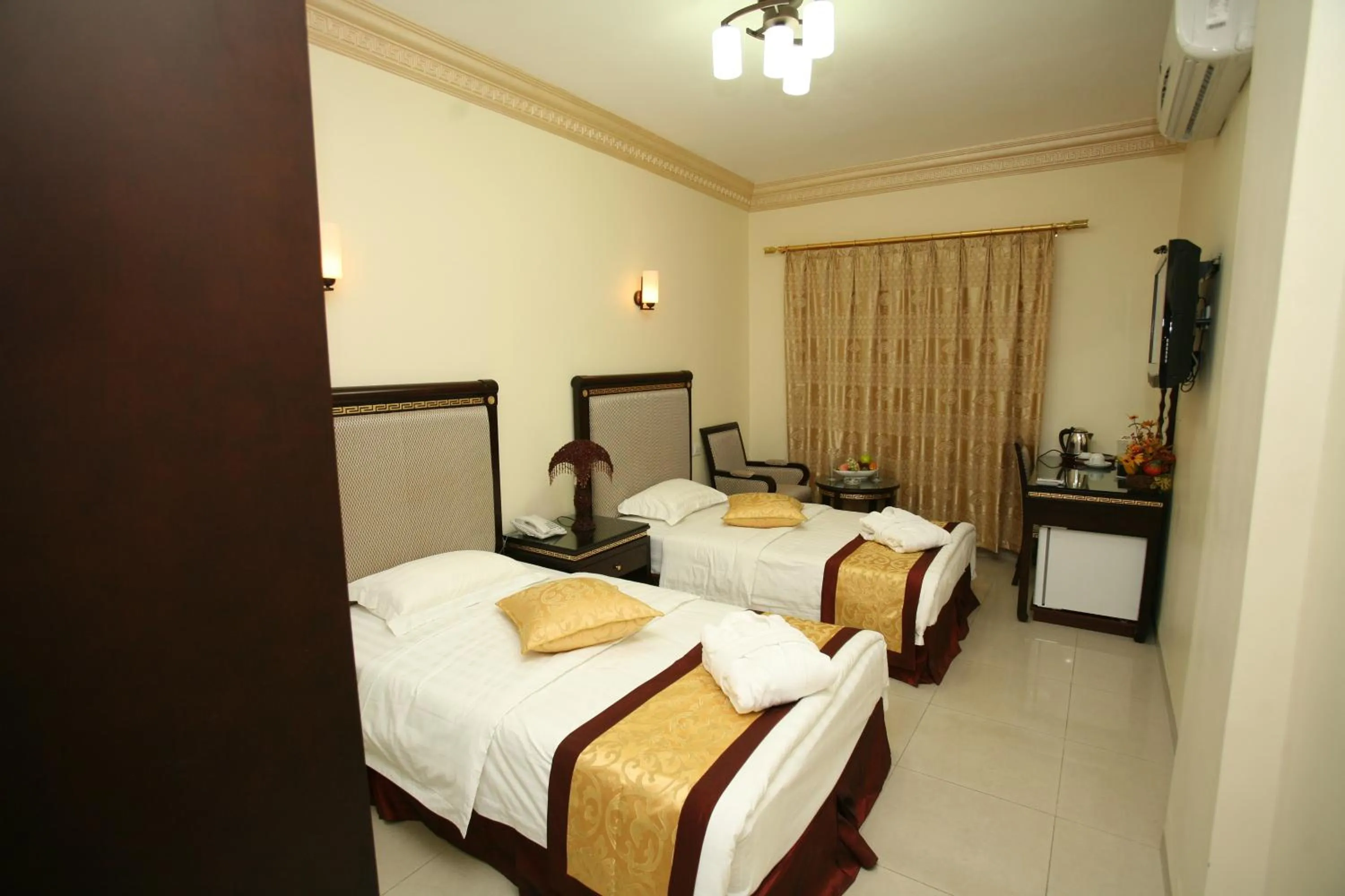 Photo of the whole room, Bed in Cedar Hotel