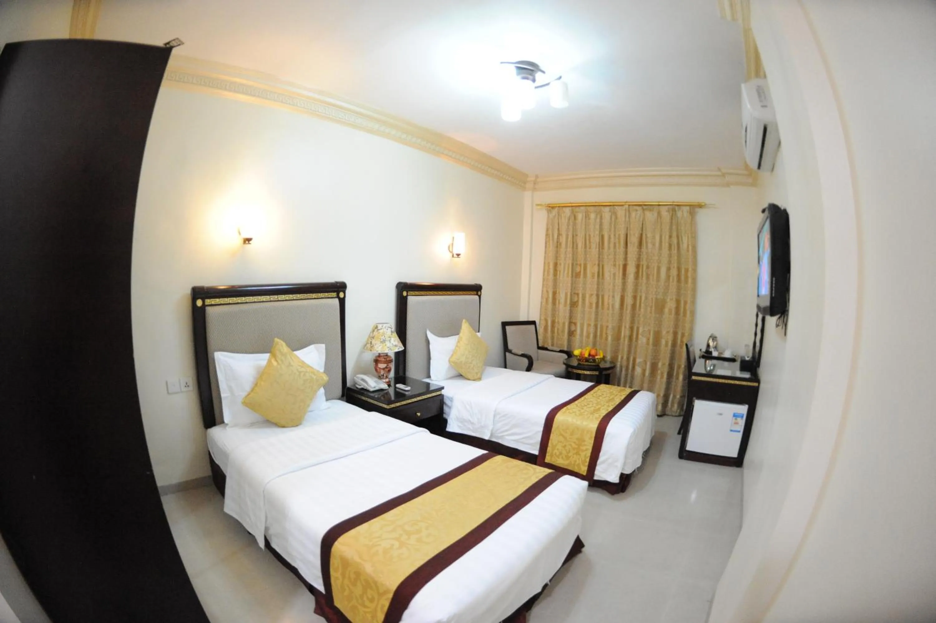 Photo of the whole room, Bed in Cedar Hotel