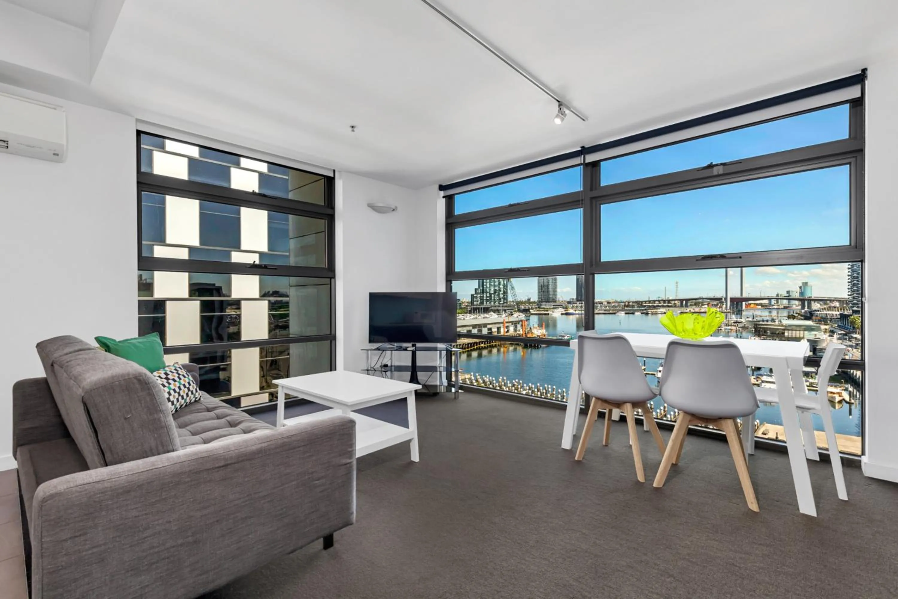 TV and multimedia in Docklands Private Collection - City Harbour Apartments