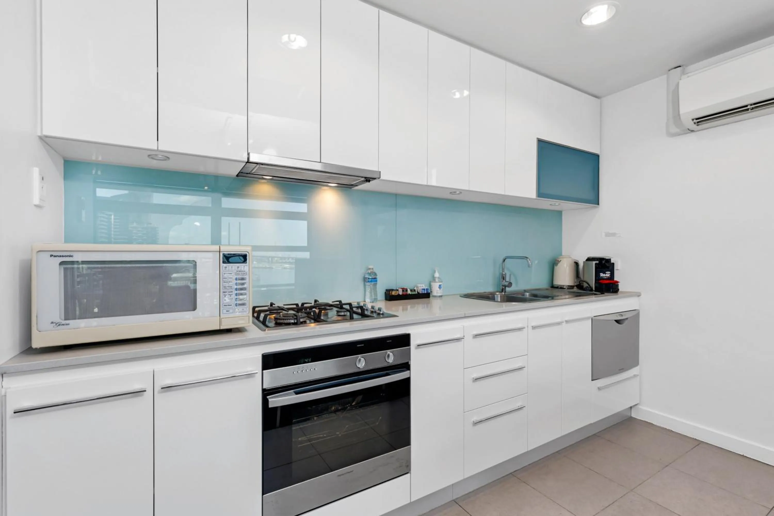 Kitchen or kitchenette in Docklands Private Collection - City Harbour Apartments