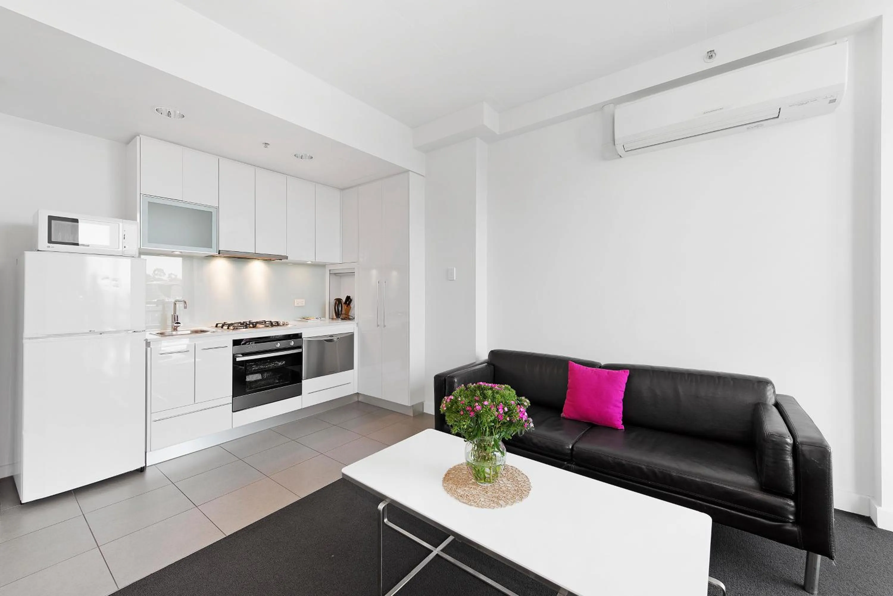 Kitchen or kitchenette in Docklands Private Collection - City Harbour Apartments