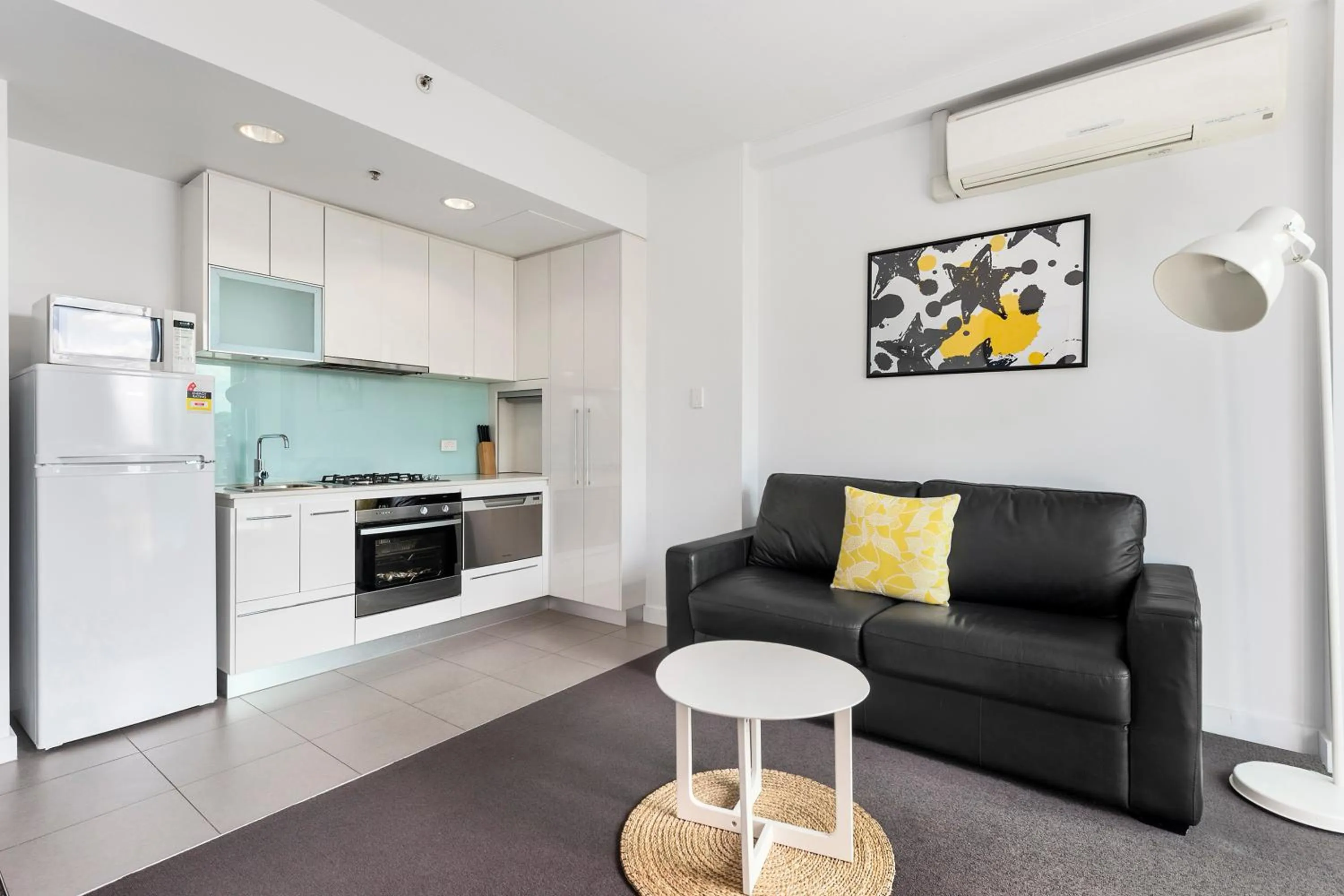 Kitchen or kitchenette in Docklands Private Collection - City Harbour Apartments