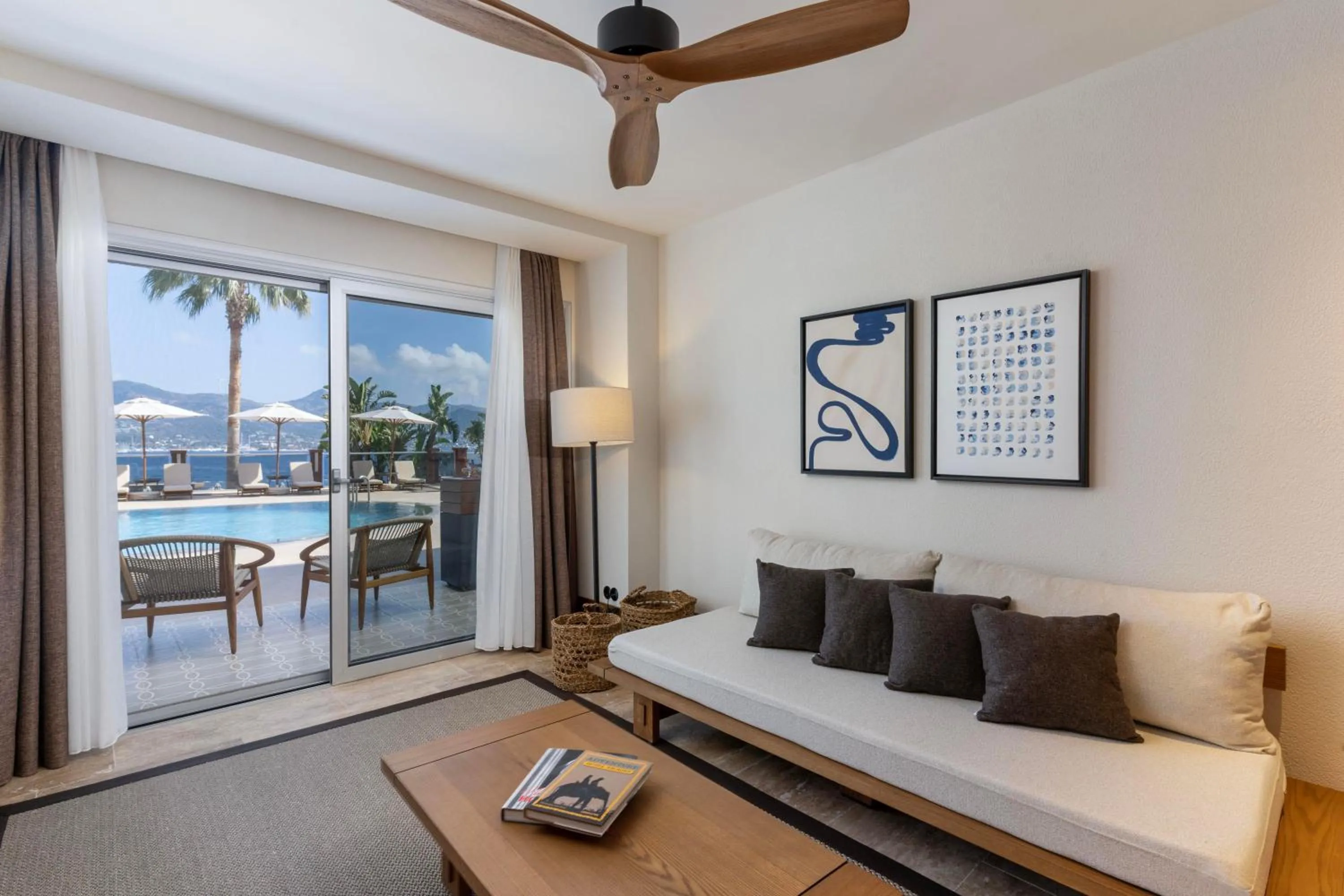 TV and multimedia in Avantgarde Refined Yalıkavak