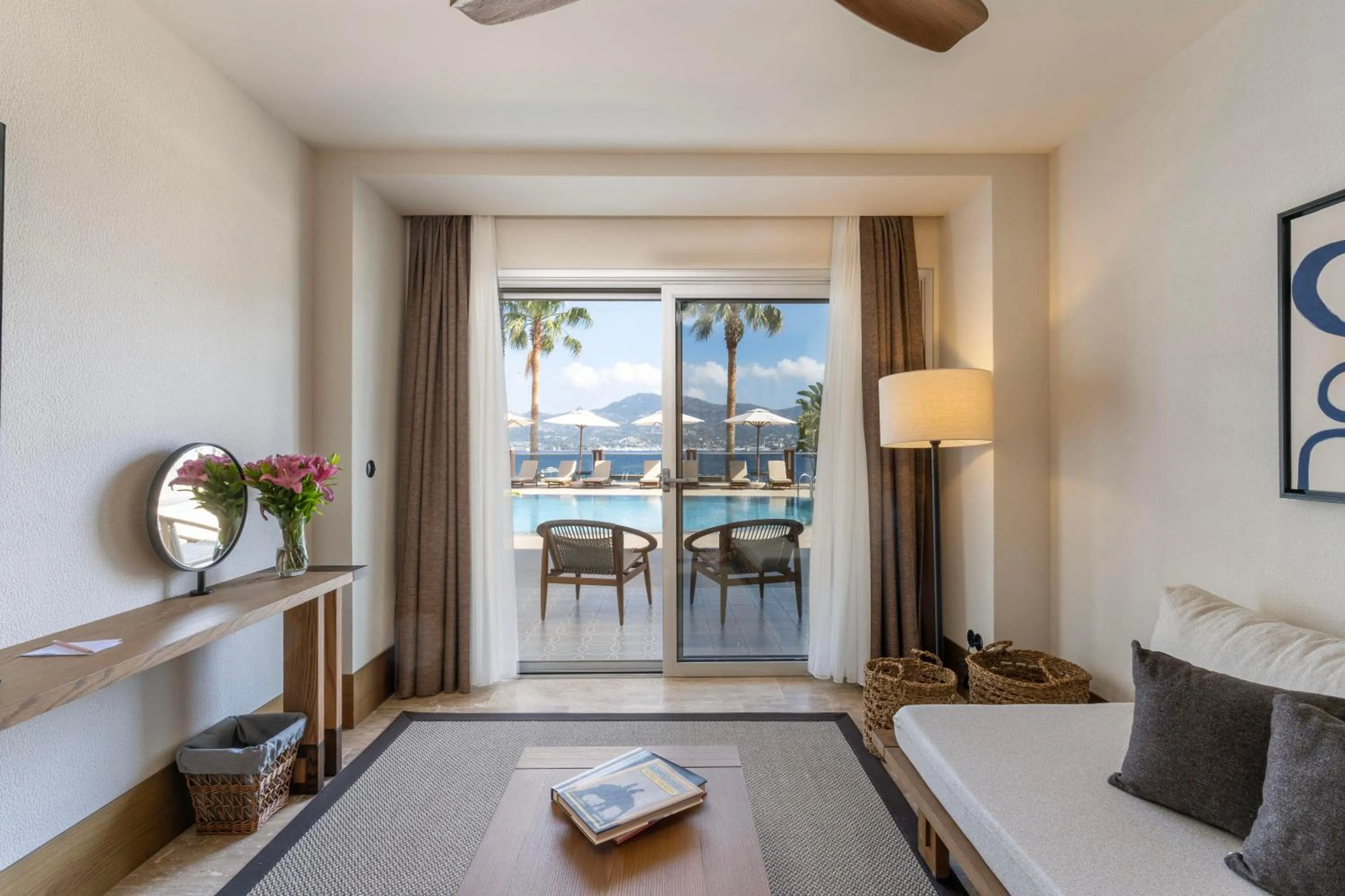 TV and multimedia in Avantgarde Refined Yalıkavak