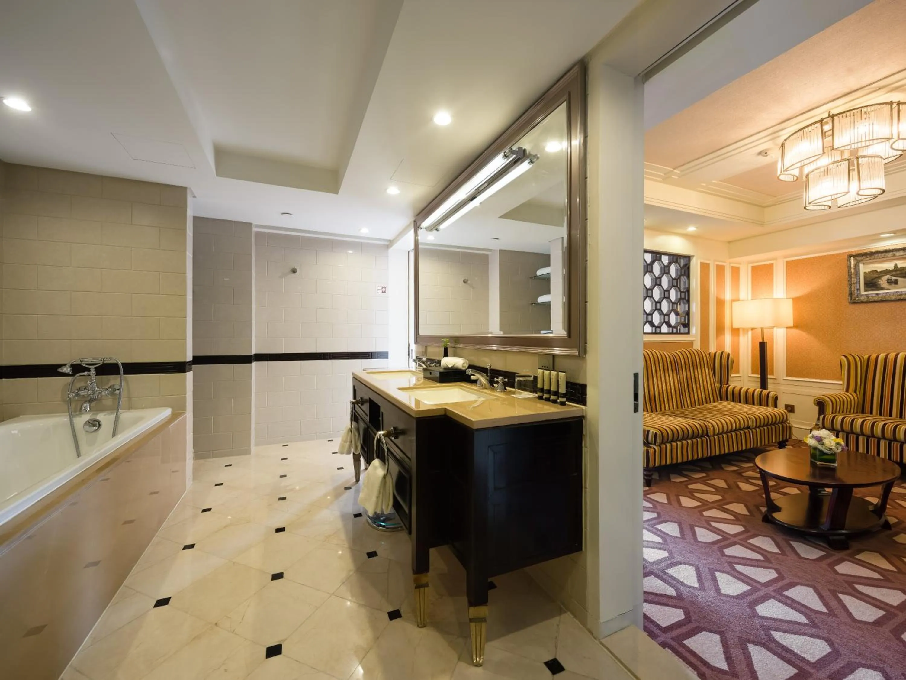 Paramount Gallery Hotel