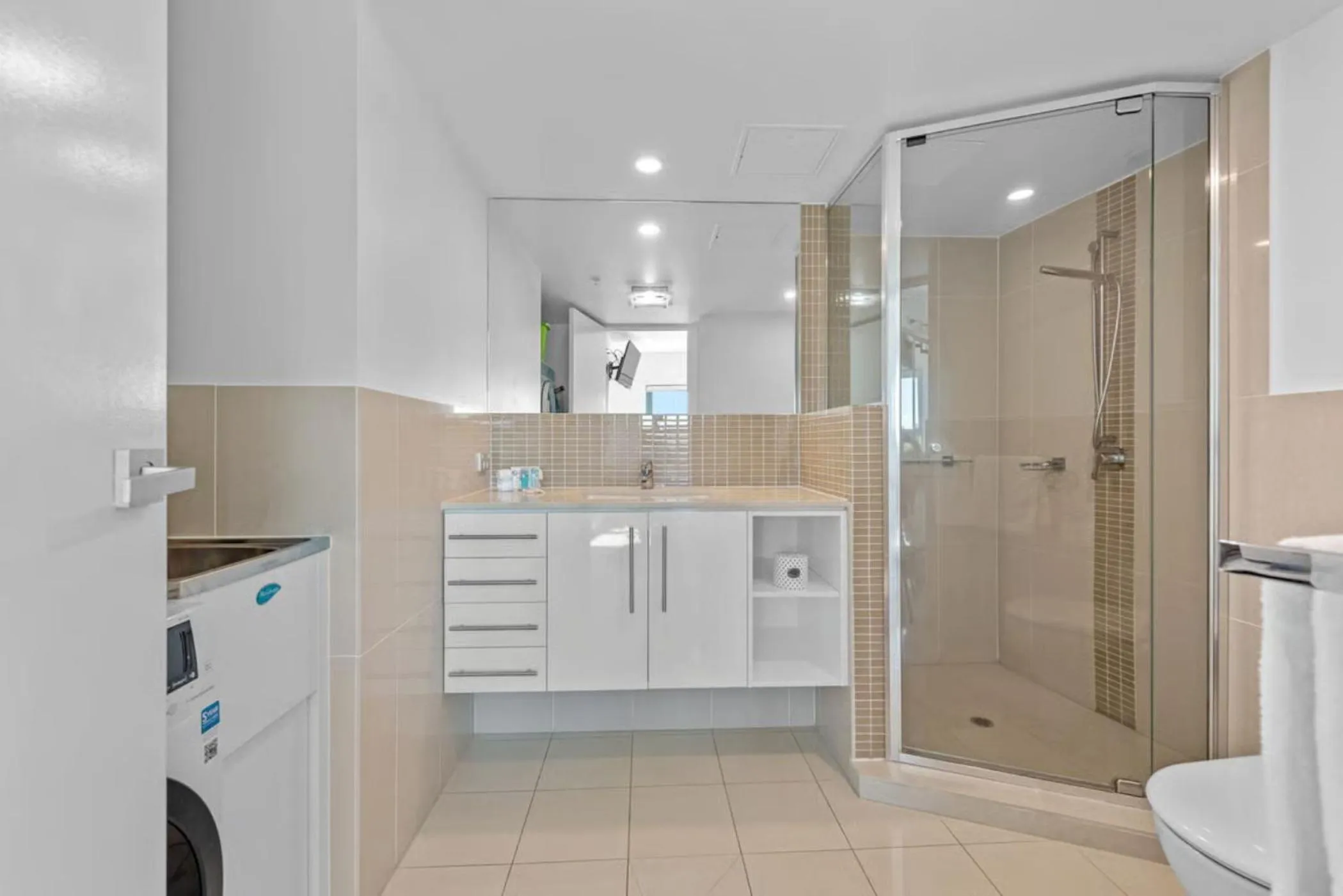 Shower in Proximity Waterfront Apartments