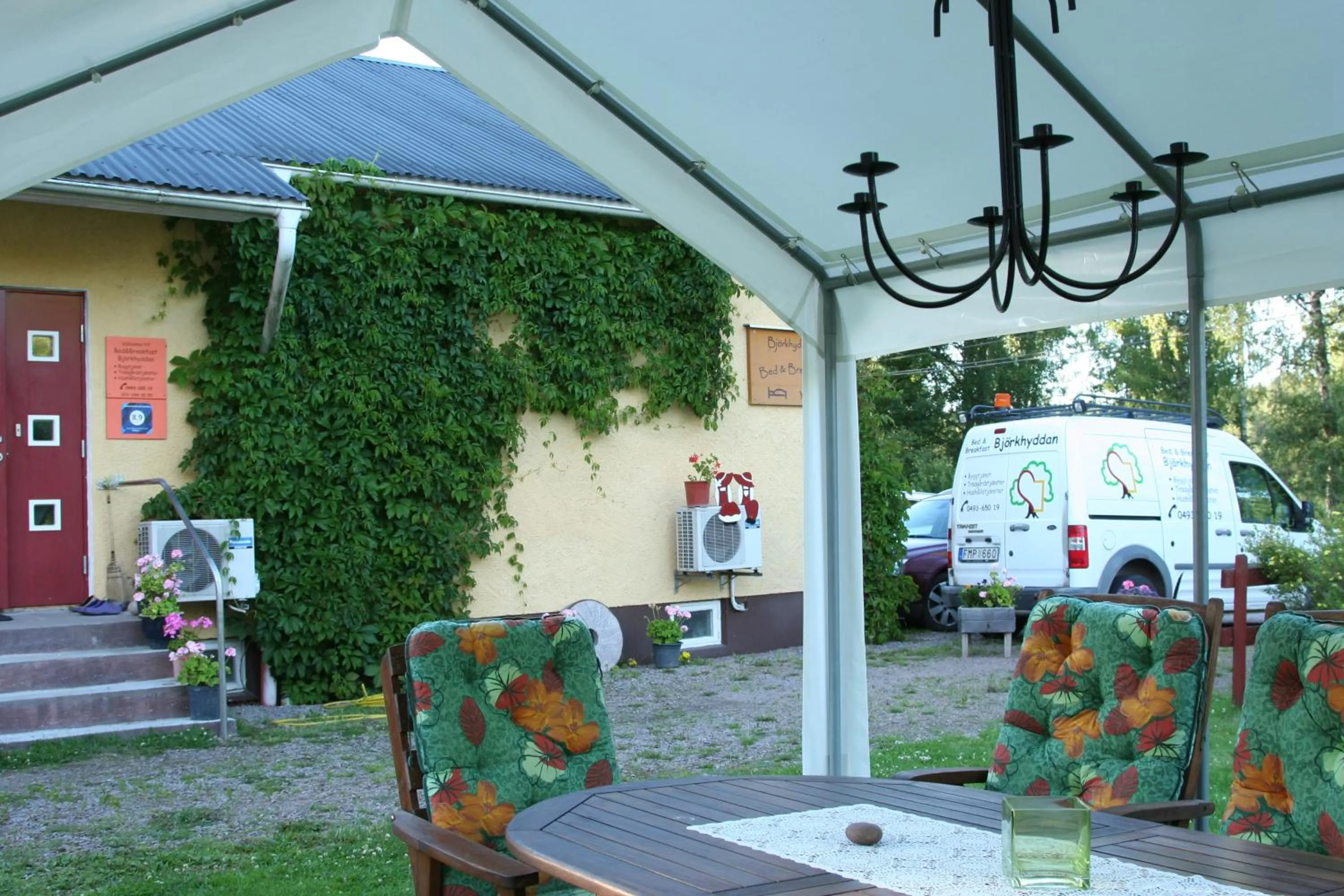 Facade/entrance in Bed & Breakfast Björkhyddan