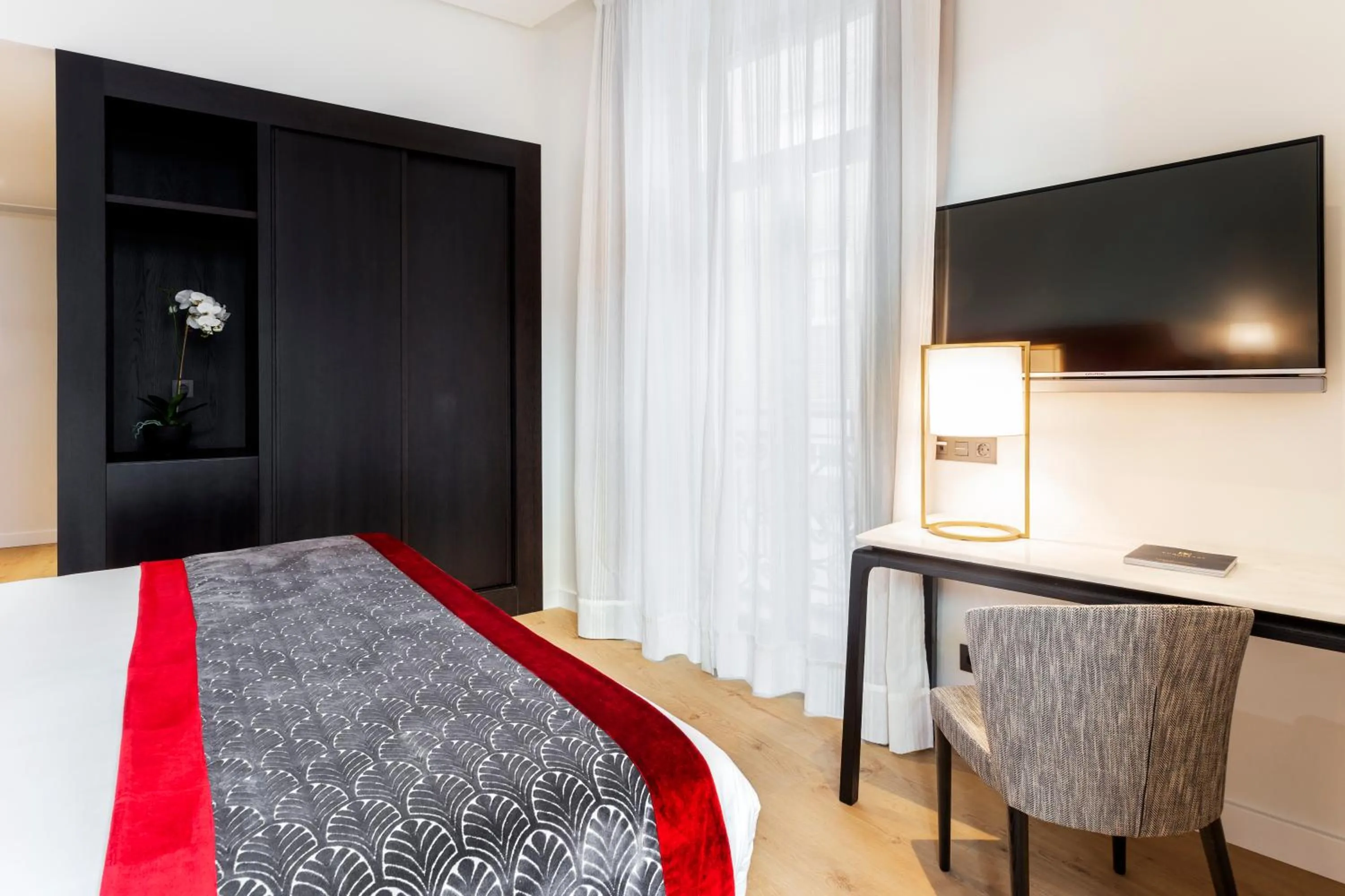 Photo of the whole room, Bed in Eurostars Azahar