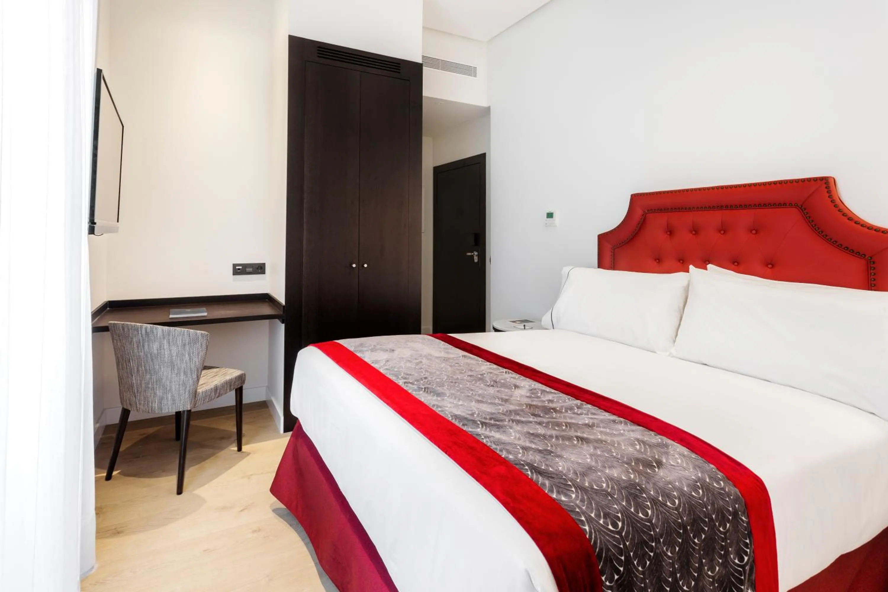 Photo of the whole room, Bed in Eurostars Azahar