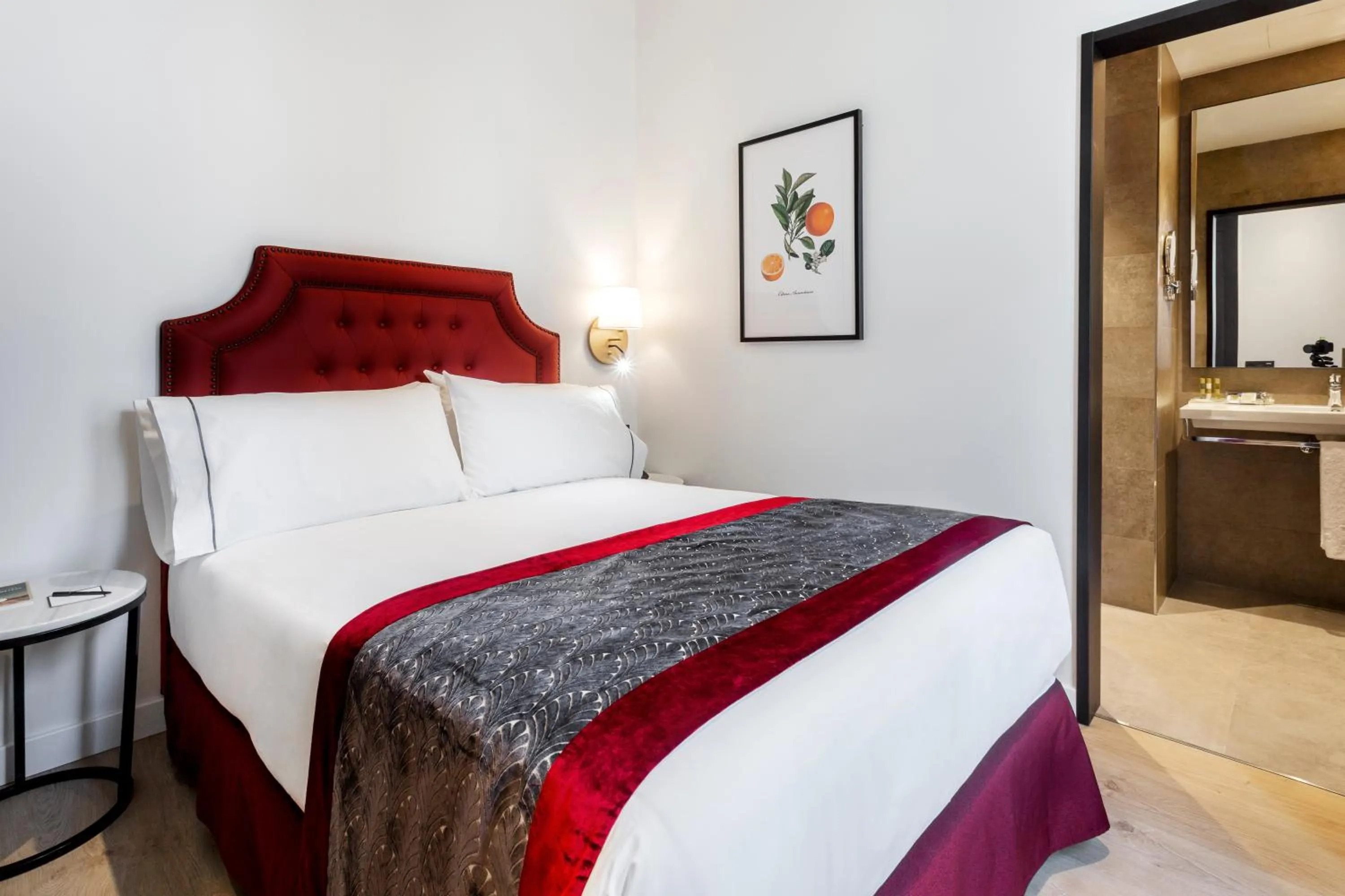 Photo of the whole room, Bed in Eurostars Azahar