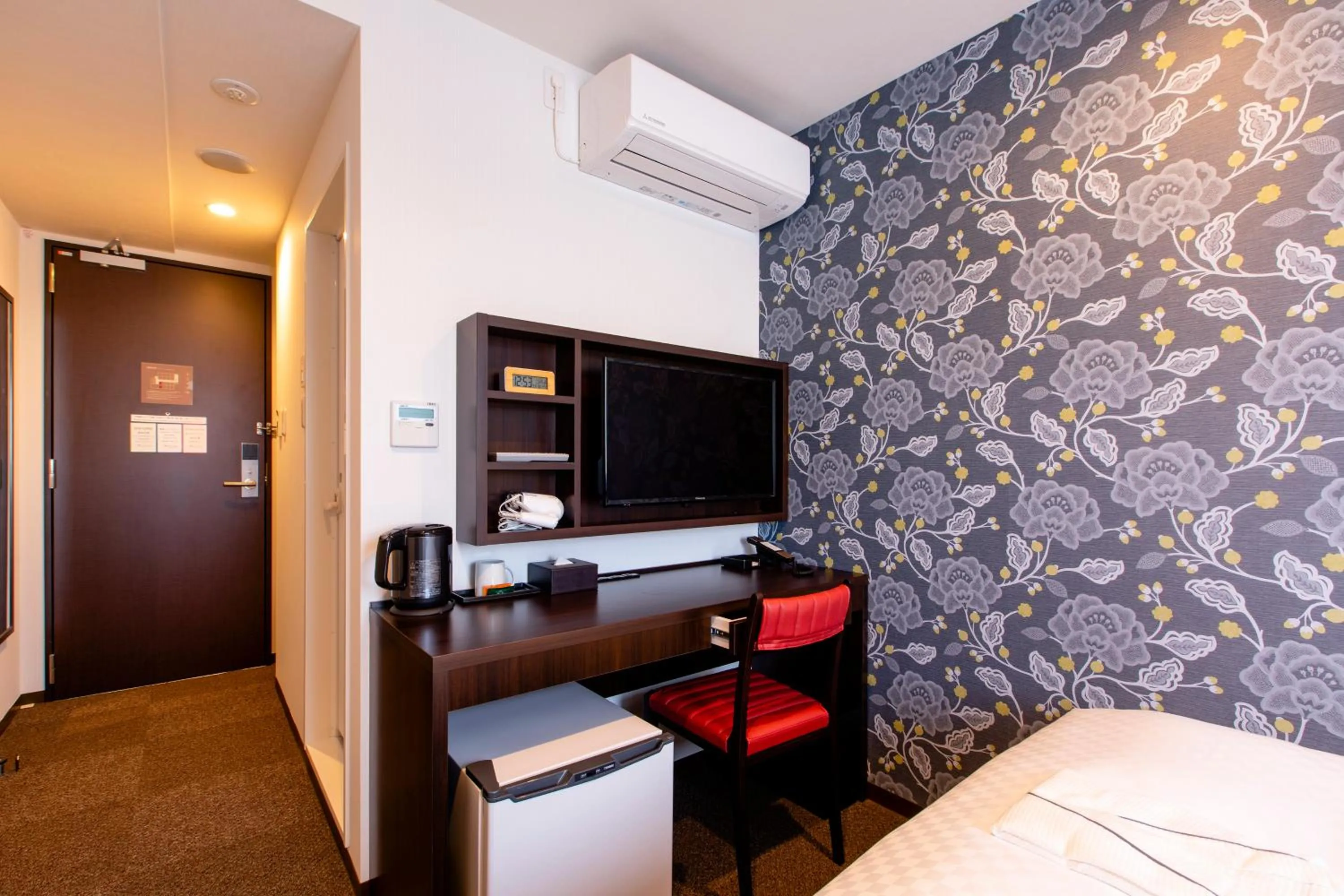 Photo of the whole room, Bed in Hotel Wing International Tokyo Akabane