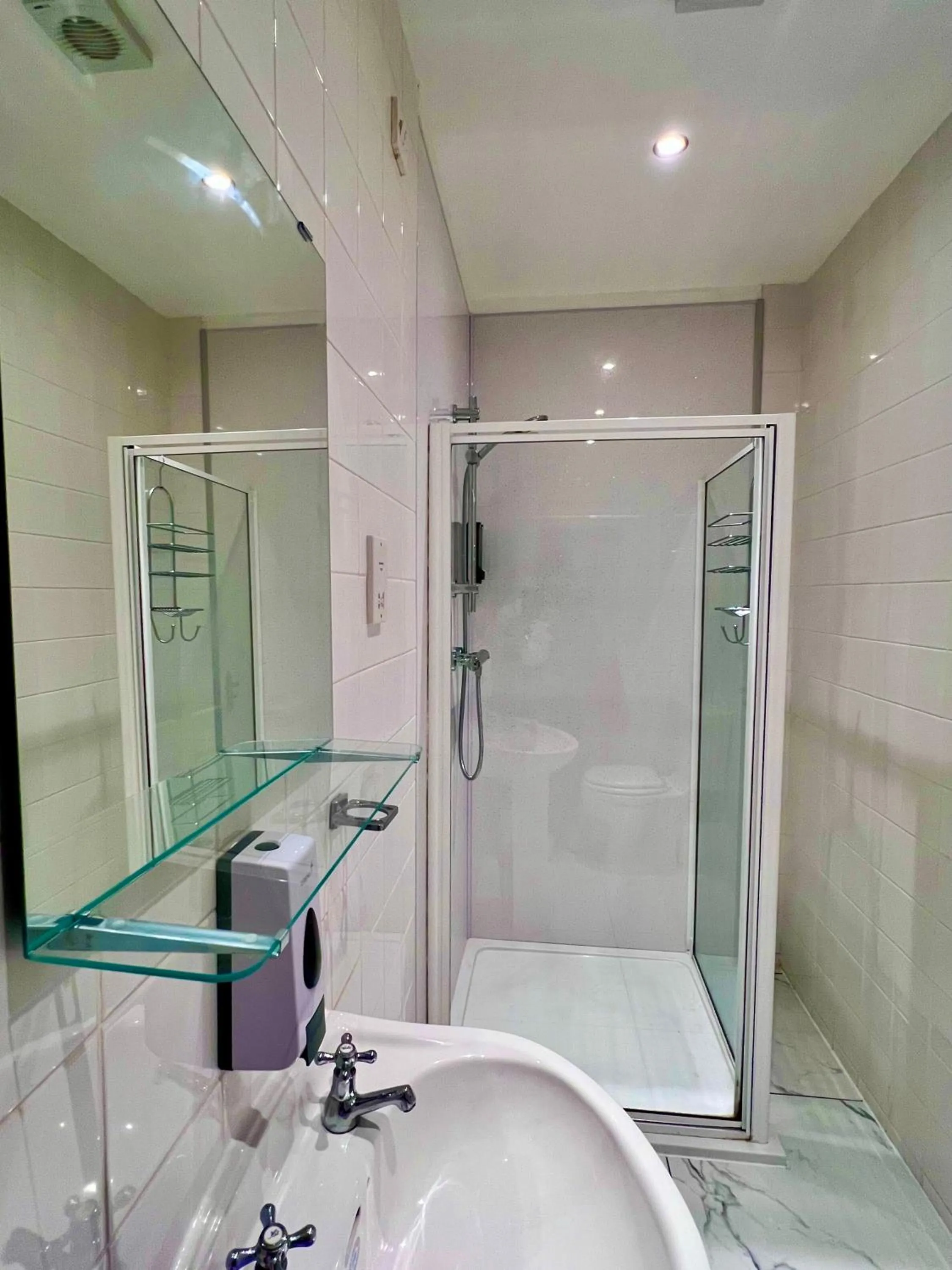 Shower in Ashfield Bed & Breakfast