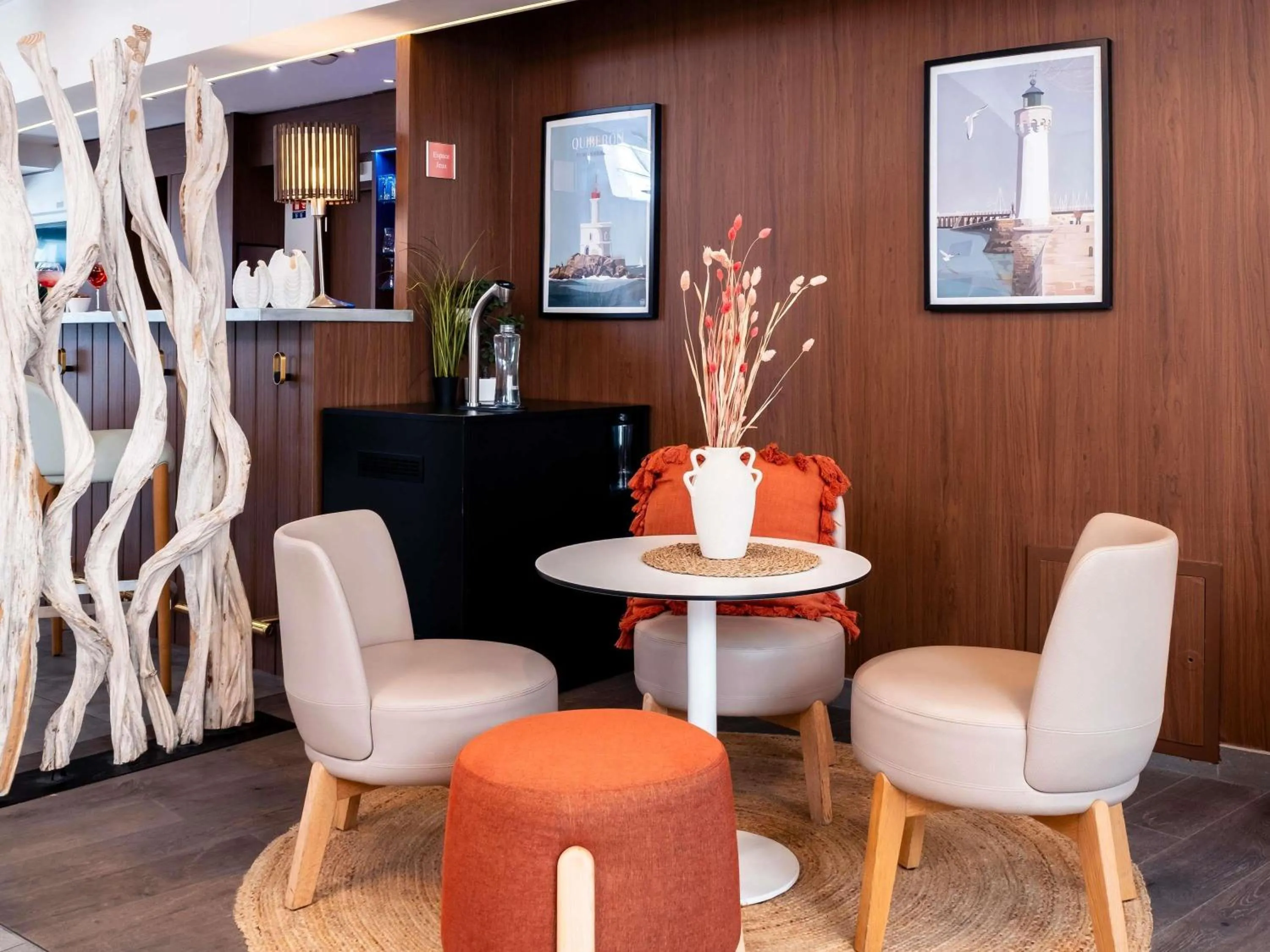 Lounge or bar in ibis Styles Quiberon Centre
