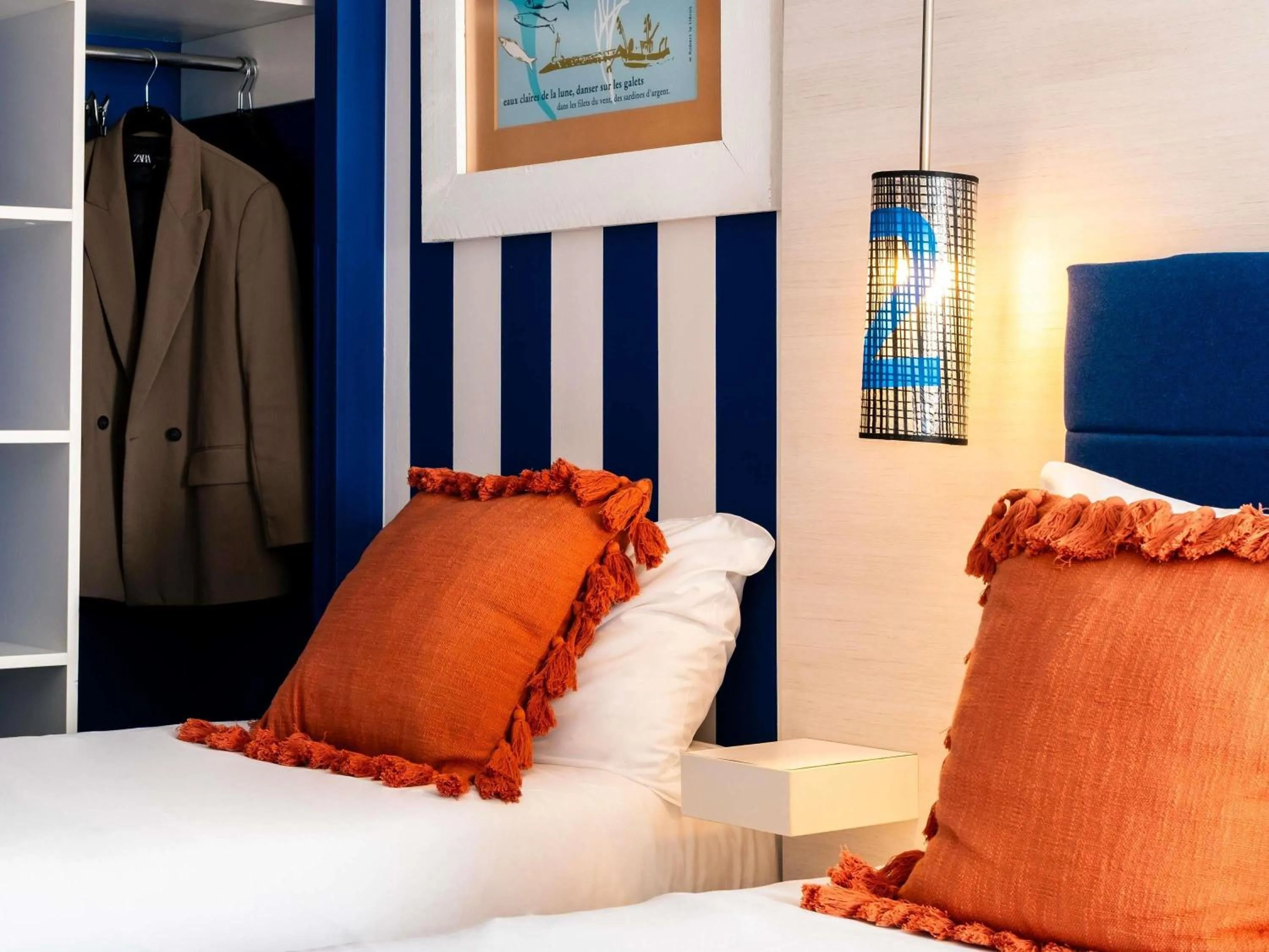 Bedroom, Bed in ibis Styles Quiberon Centre