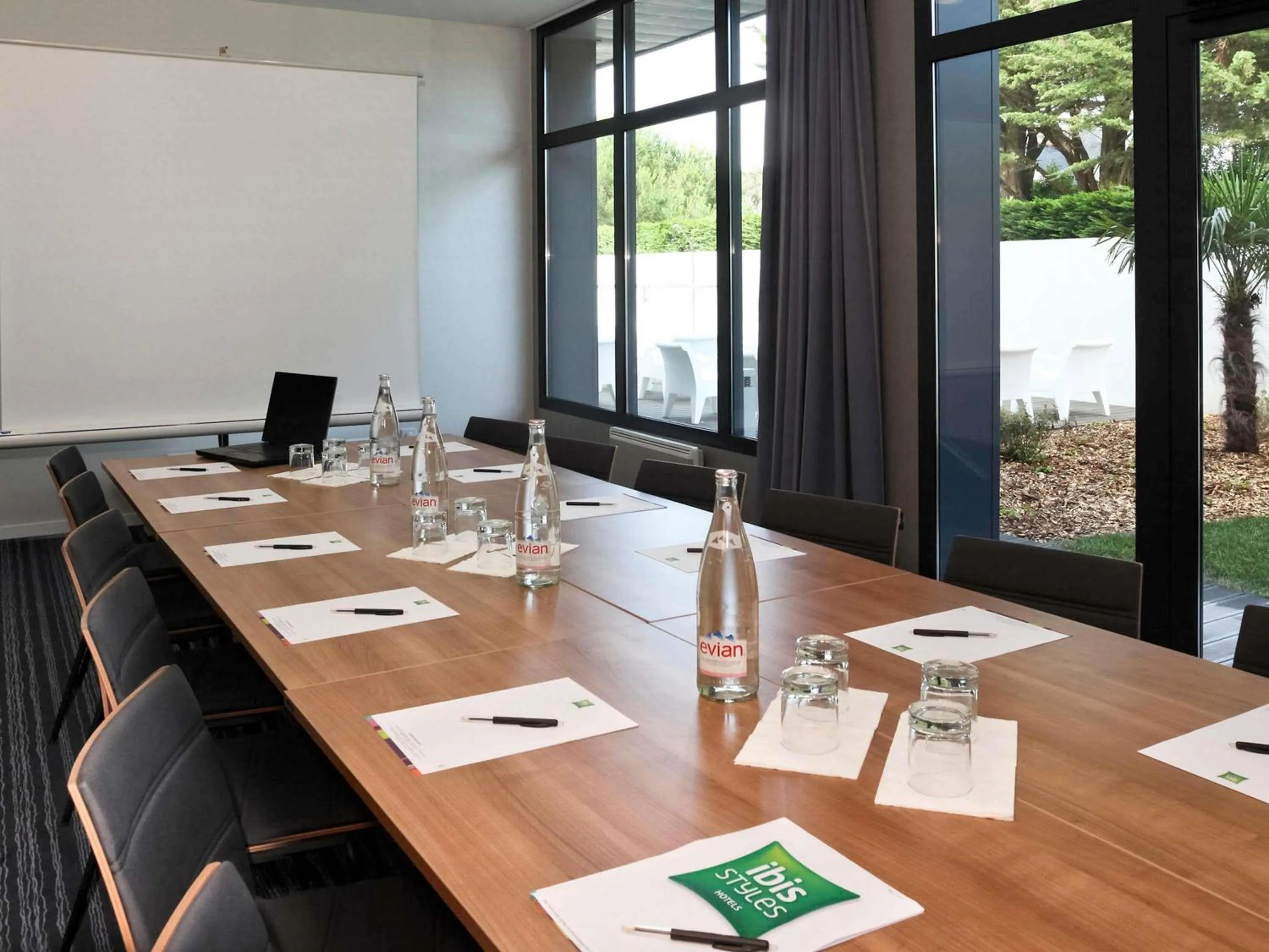 Meeting/conference room in ibis Styles Quiberon Centre