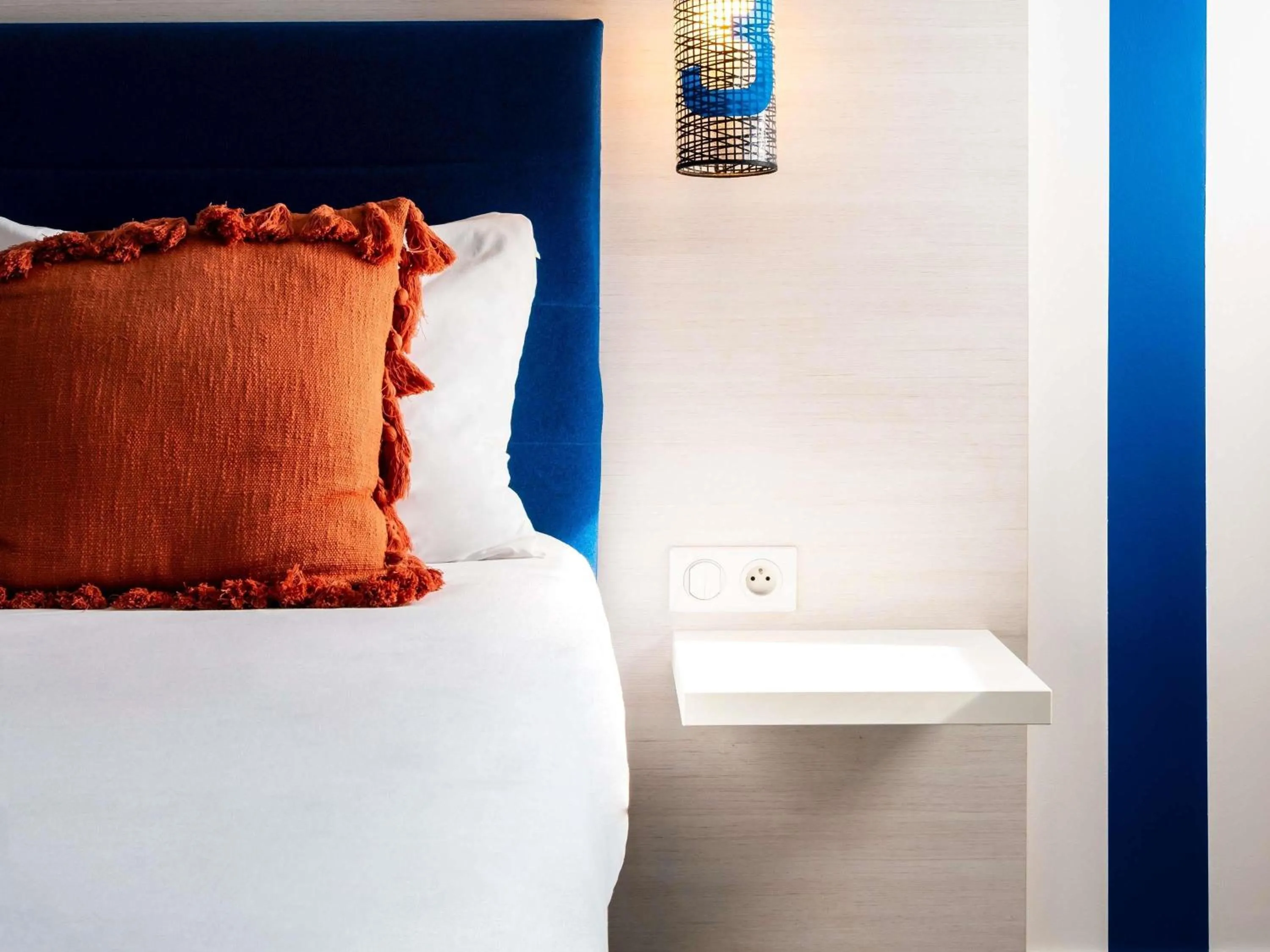 Bedroom, Bed in ibis Styles Quiberon Centre