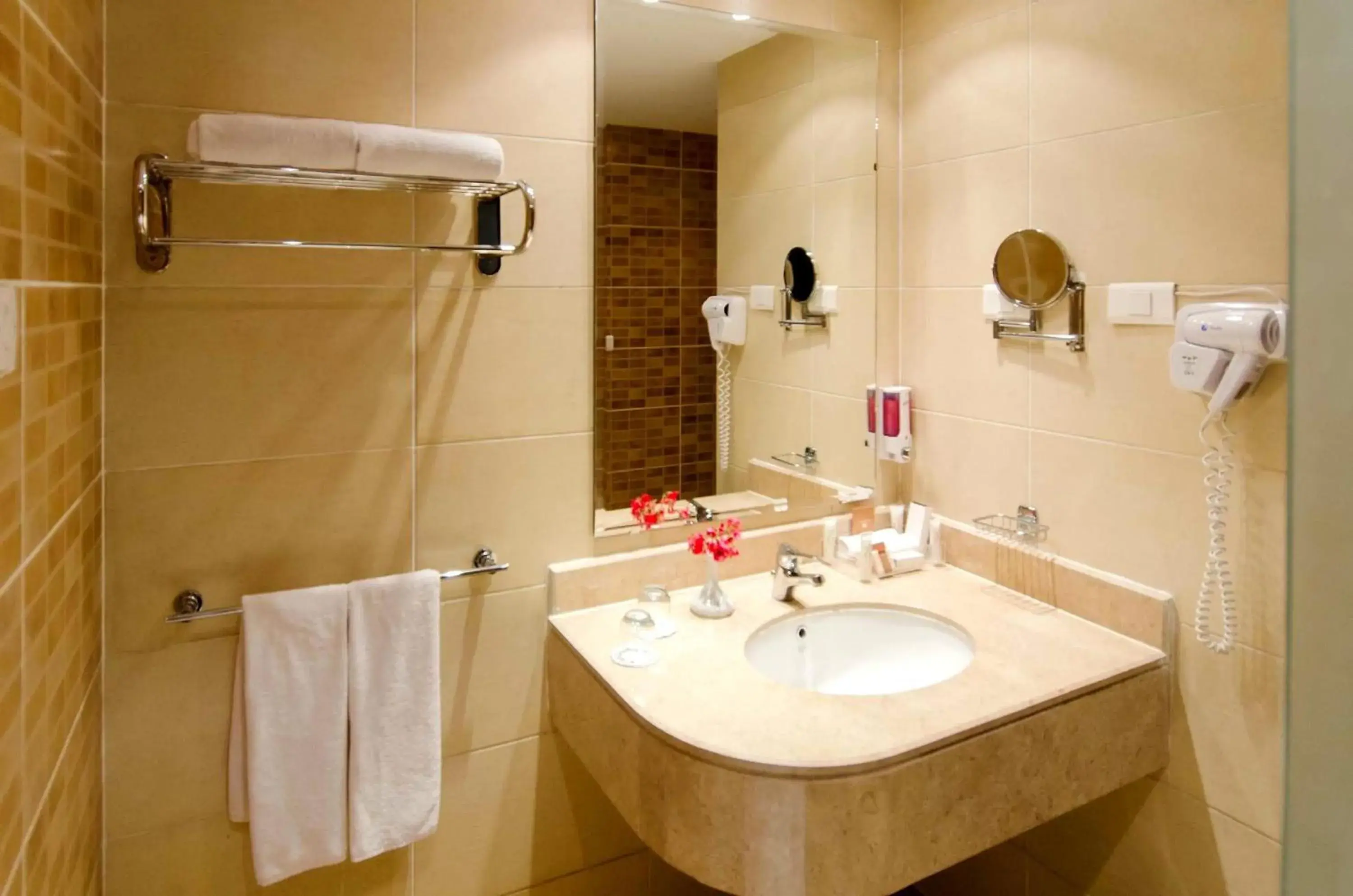 Junior Suite for Egyptians & Residents Only - single occupancy in Swiss Inn Teda Hotel & Aqua Park Junior Suite for Egyptians & Residents Only - single occupancy in Swiss Inn Teda Hotel & Aqua Park