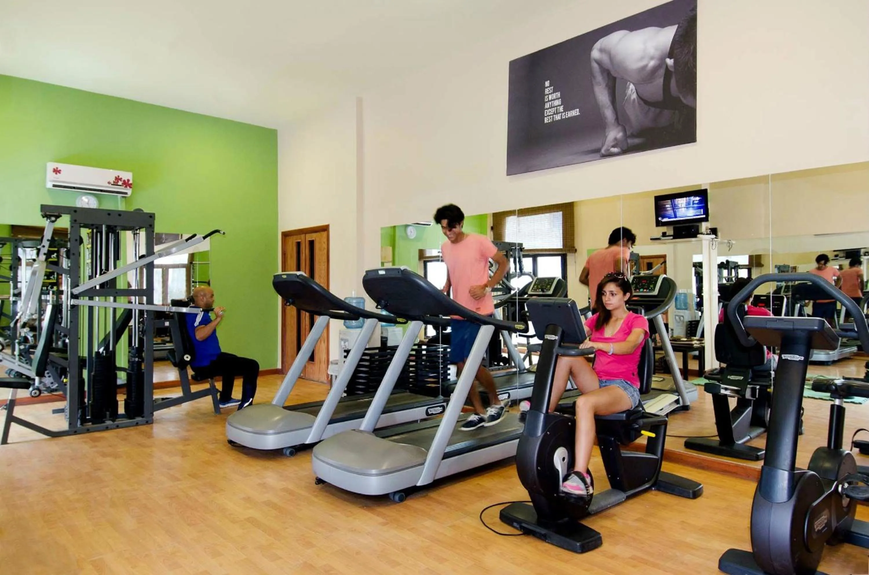 Fitness centre/facilities in Swiss Inn Teda Hotel & Aqua Park