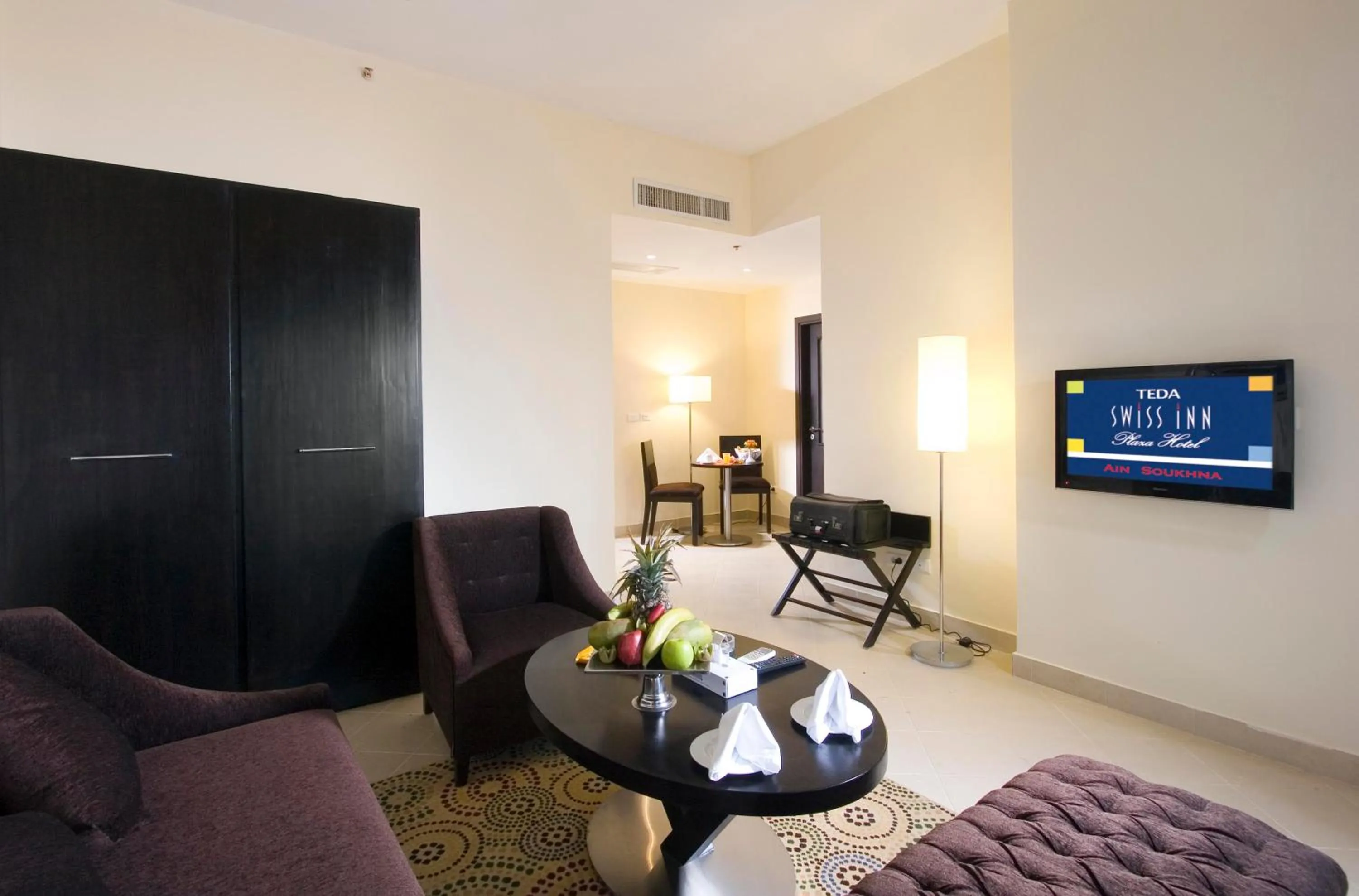 Communal lounge/ TV room in Swiss Inn Teda Hotel & Aqua Park