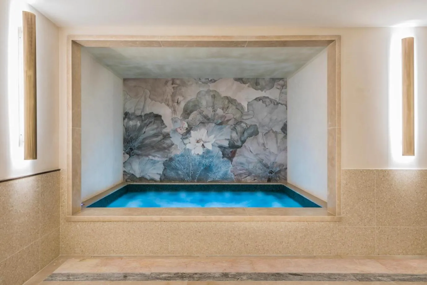 Hot Tub in Grand Powers Hotel