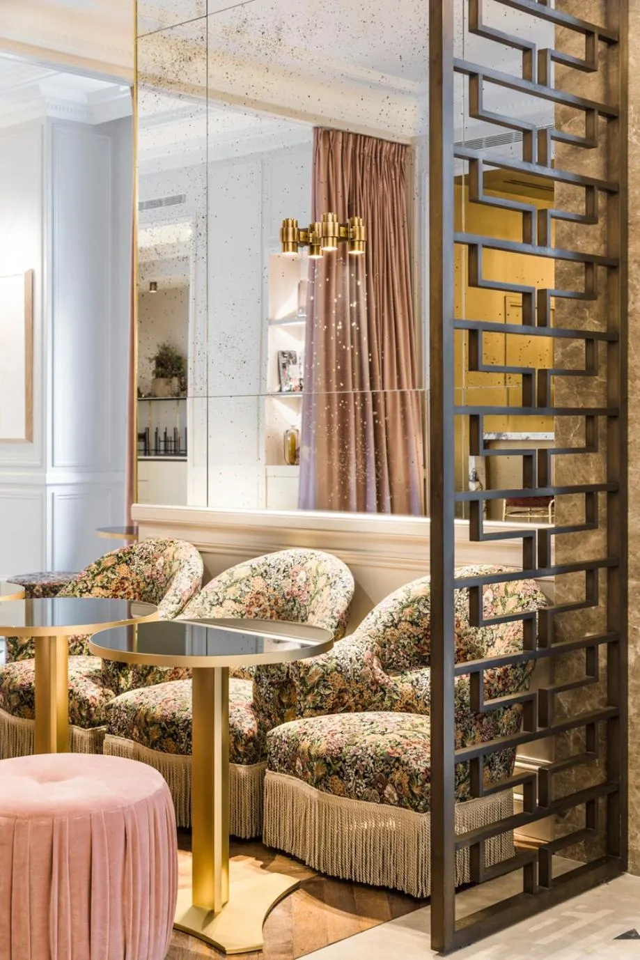 Restaurant/places to eat in Grand Powers Hotel