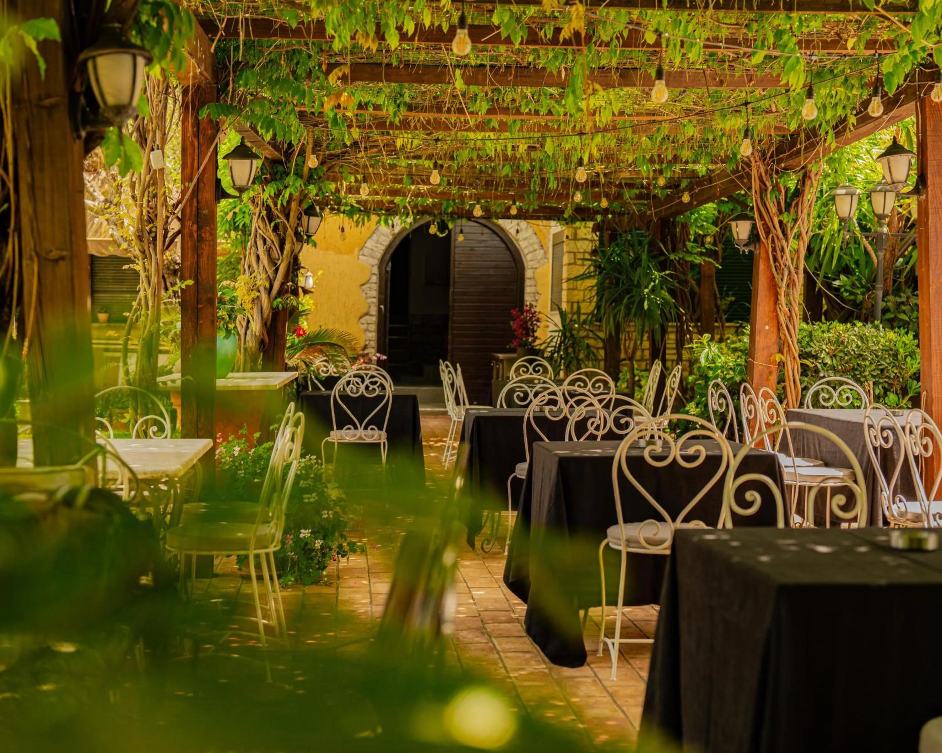 Restaurant/places to eat in Vila Belvedere