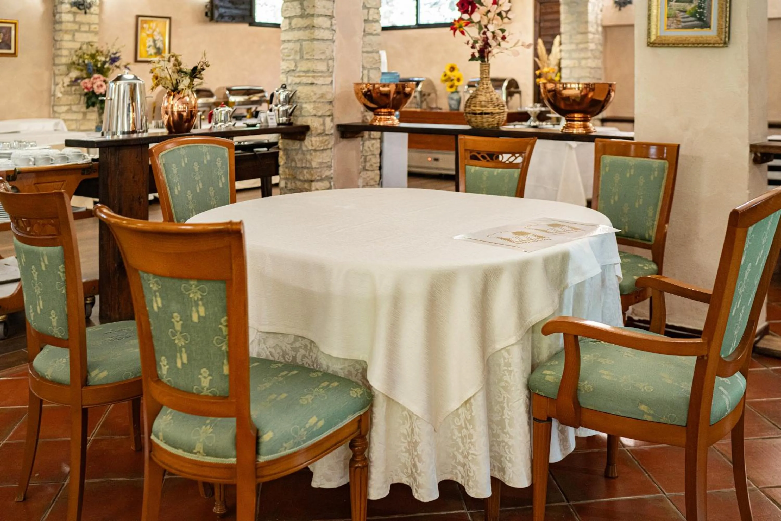 Restaurant/places to eat in Vila Belvedere