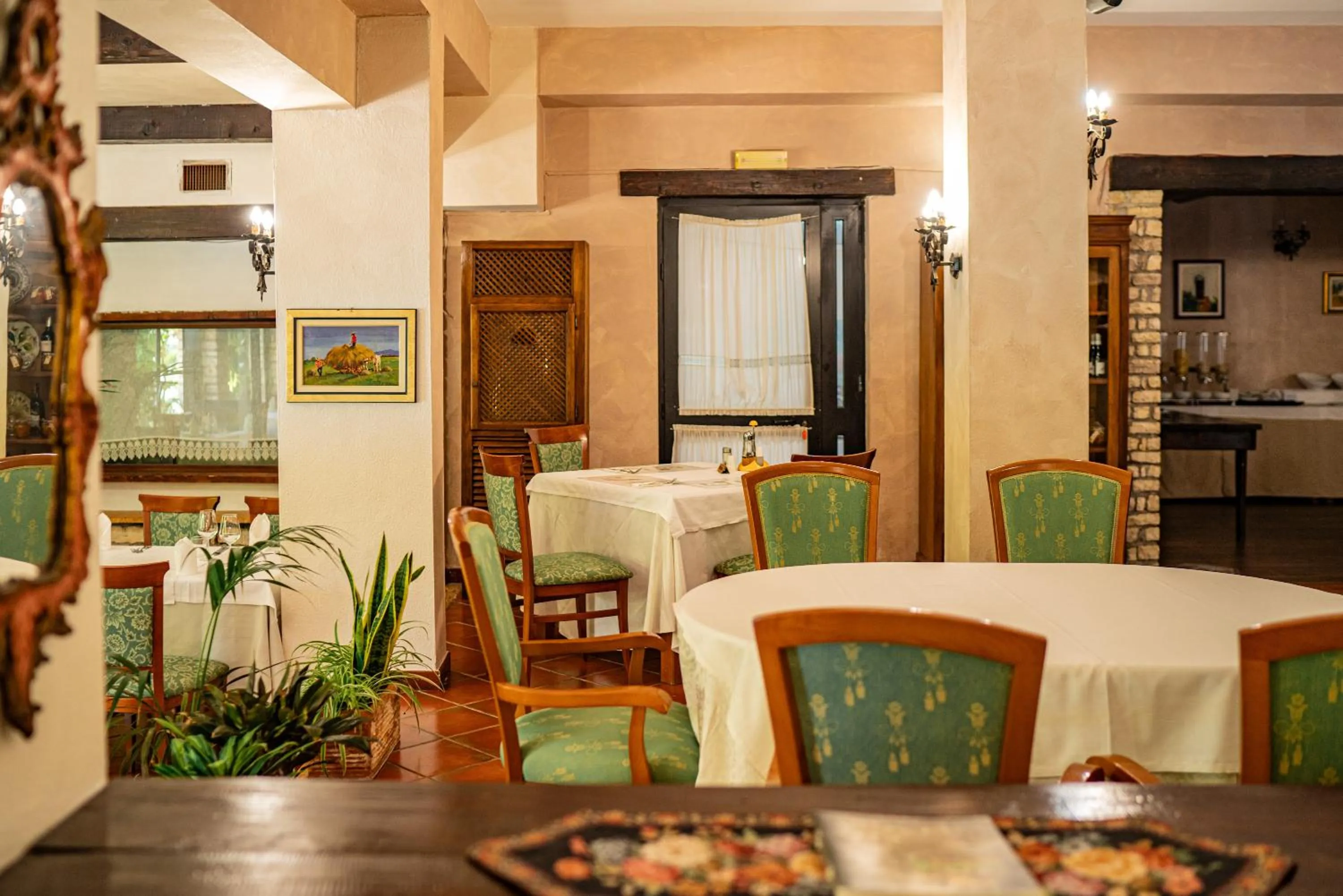 Restaurant/places to eat in Vila Belvedere